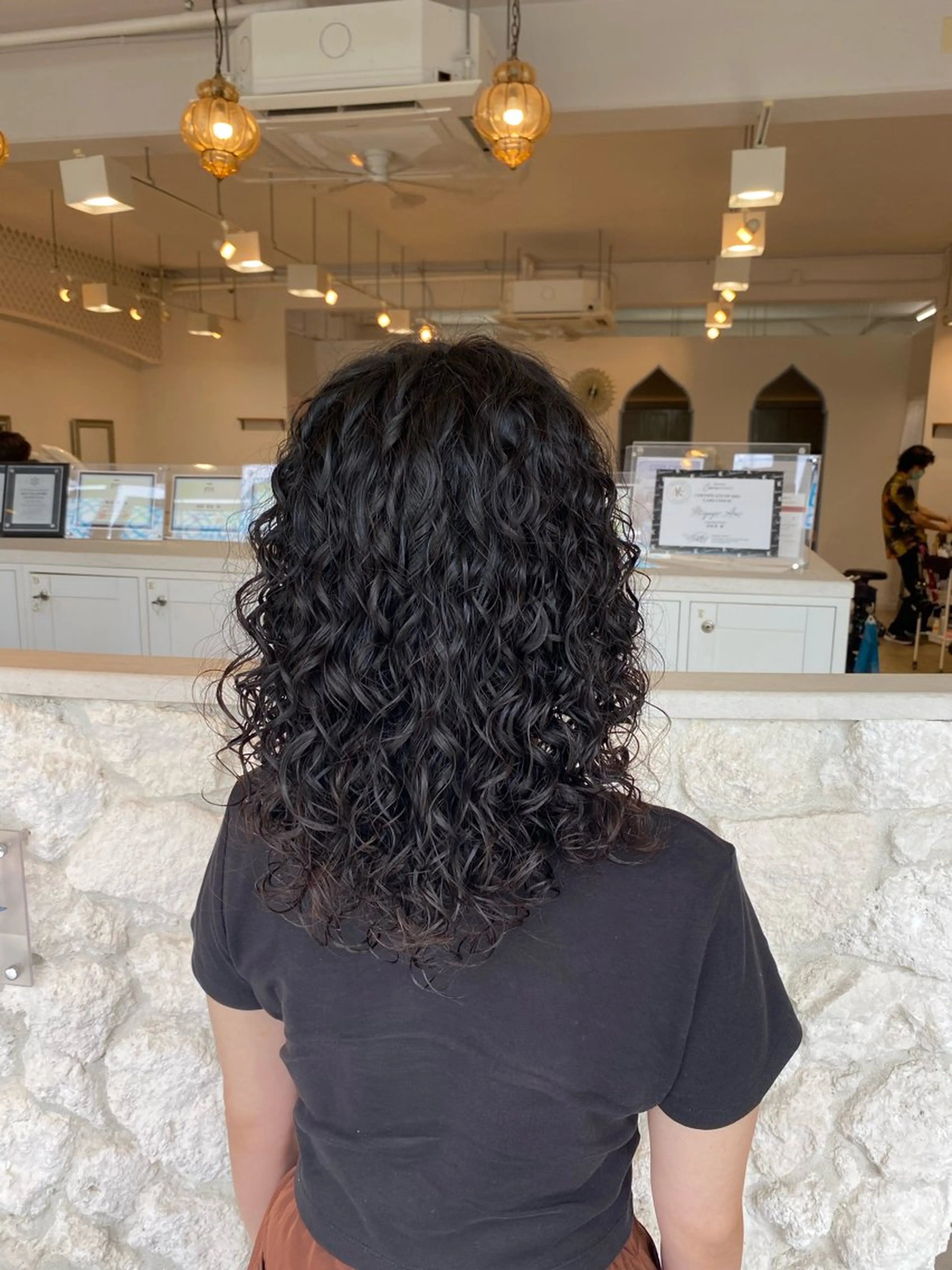 セミロング カット パーマ AngeBay.NaHa所属・饒平名 知也のヘアスタイル