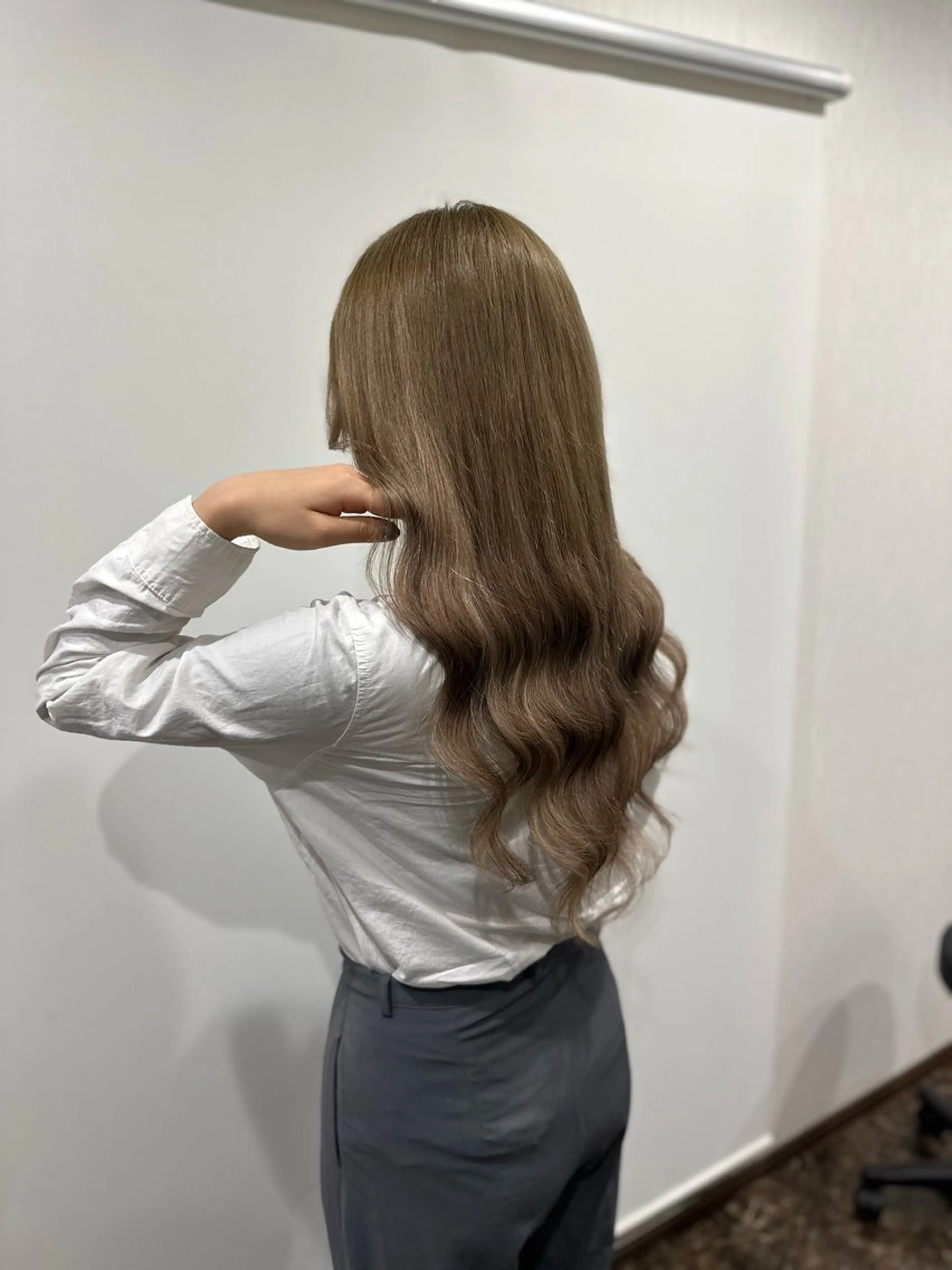 ロング TOMOMI /フロレゾンのヘアスタイル