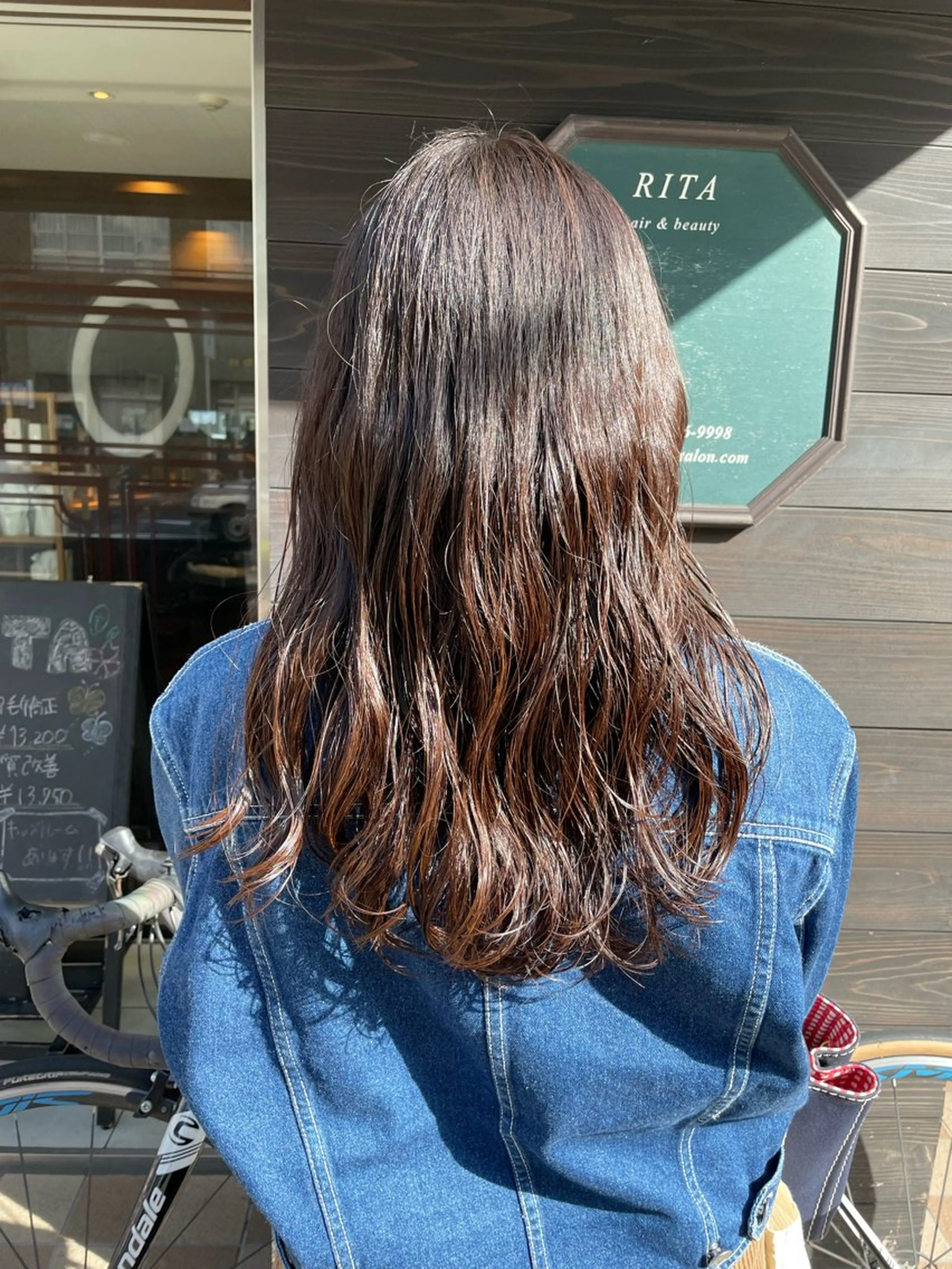 ロング パーマ カット パーマ こがねざわみさき 🦭透明感カラーのヘアスタイル