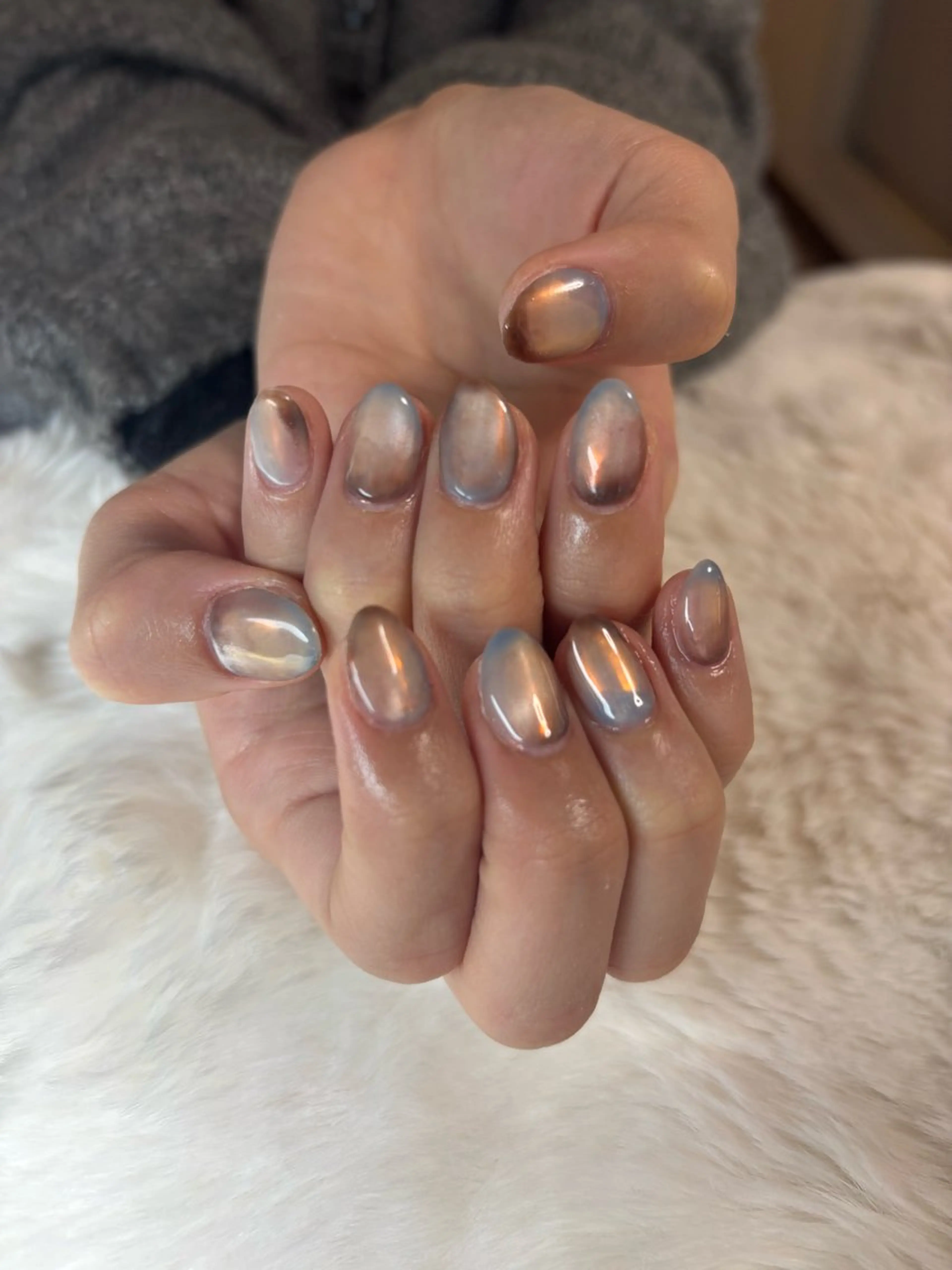 ネイル ミラーネイル ニュアンスネイル 三本 綾奈のネイルデザイン