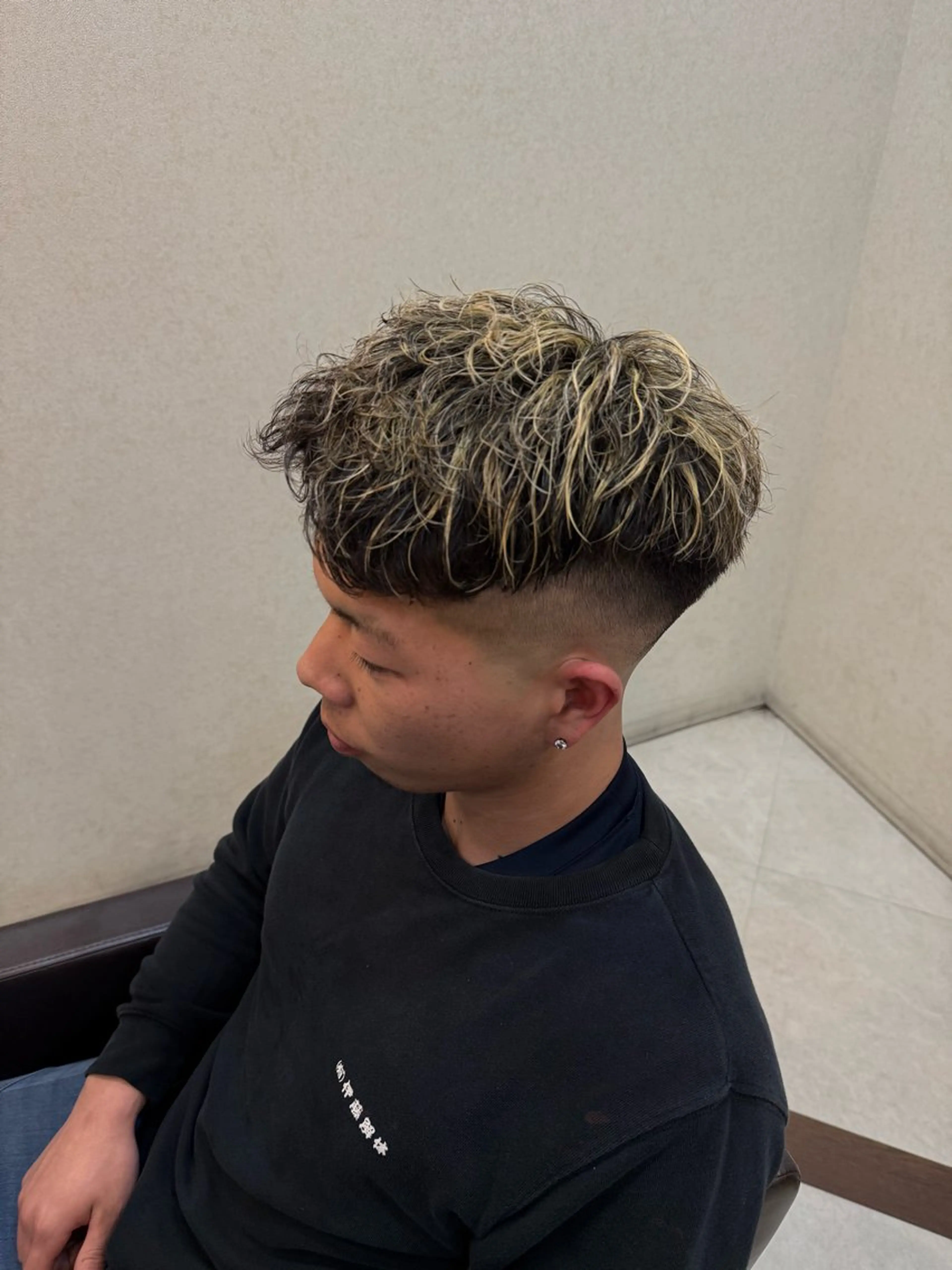 メンズ フェードカット メンズメッシュ カット ヘアカラー クラサワ オトのヘアスタイル