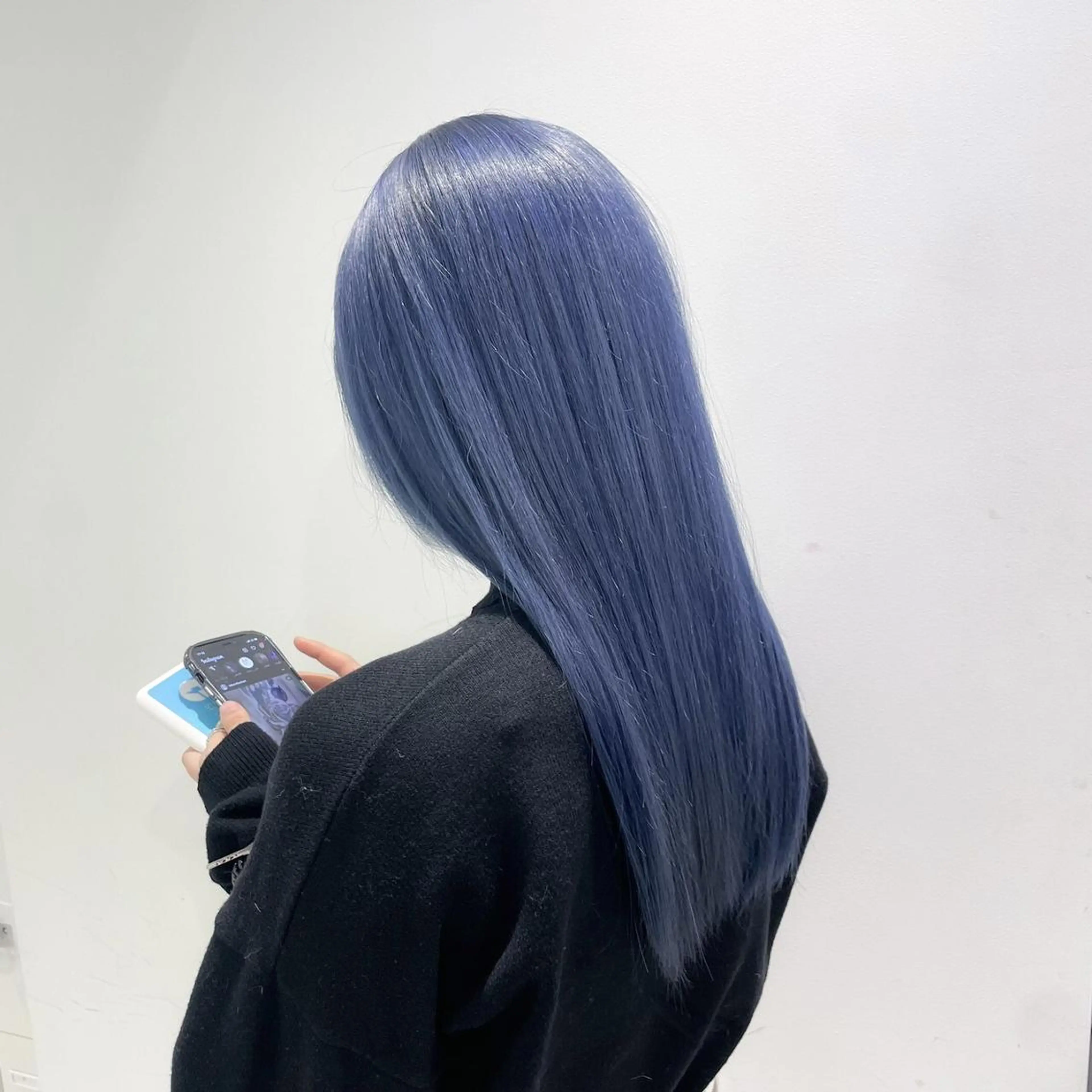 セミロング ヘアカラー トリートメント 🤍ハイトーン寒色 🤍MADOKAのヘアスタイル