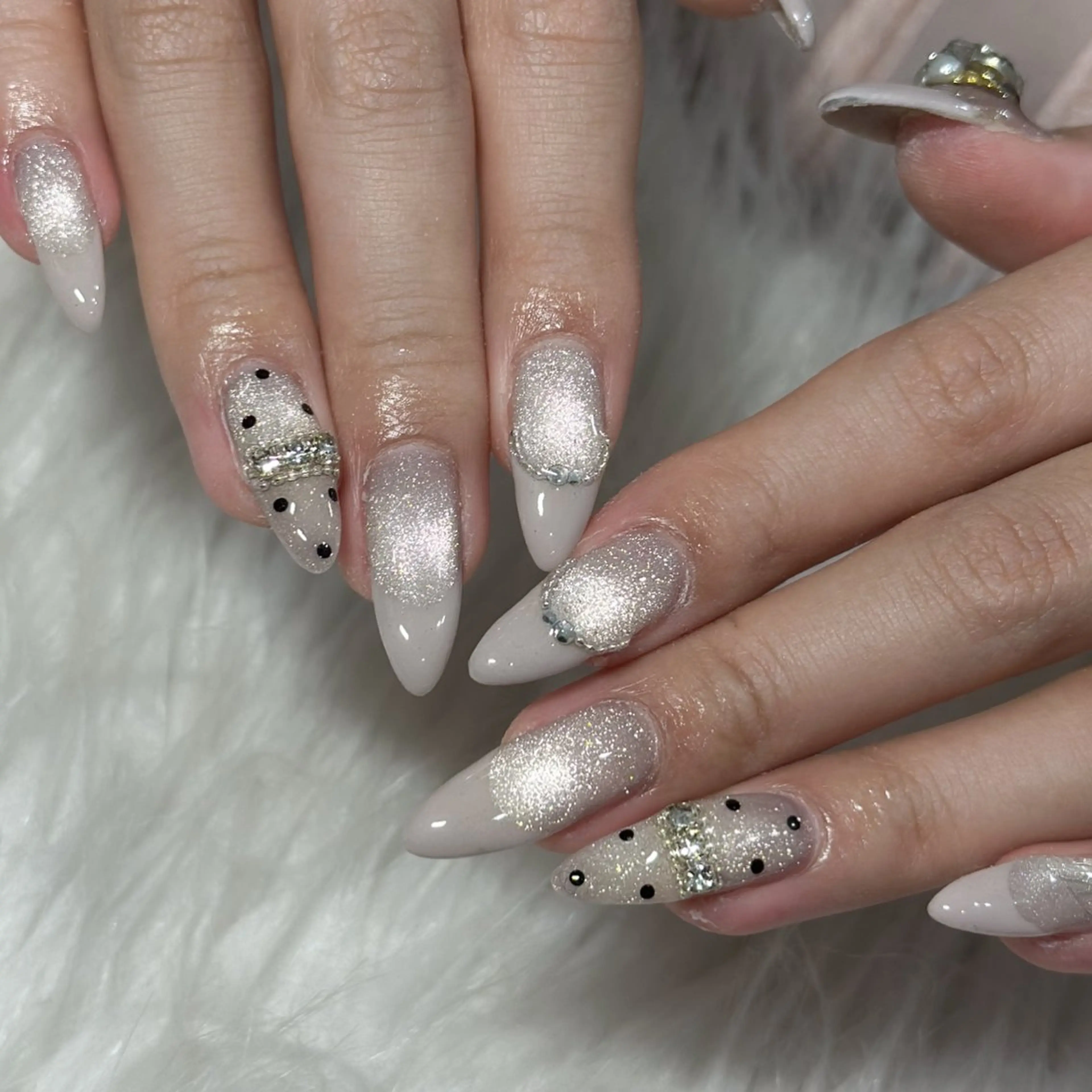 ネイル ハンドネイル フットネイル LAVISH nanamiのネイルデザイン