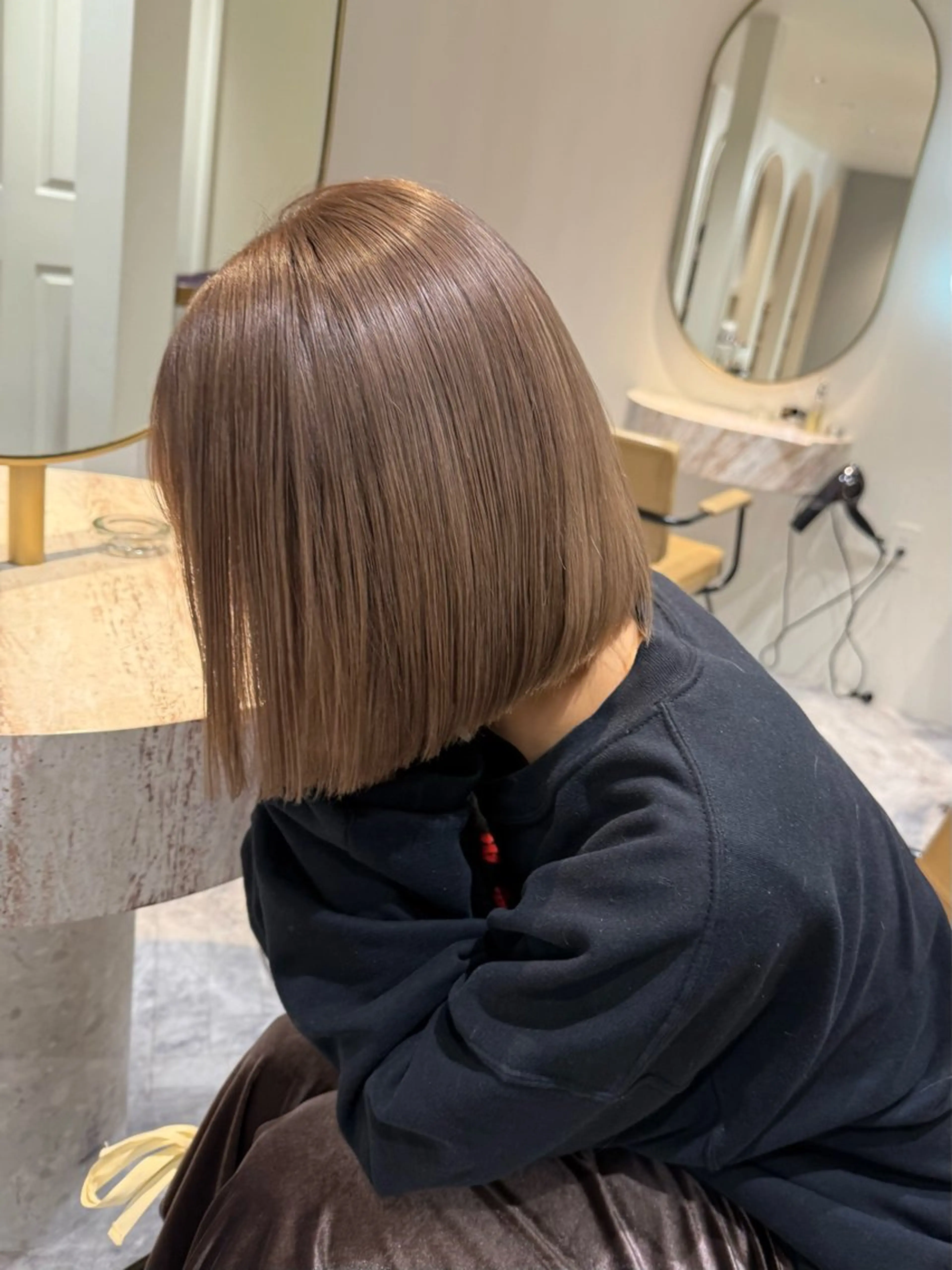 ショート カラー ミルクティー× グレージュMOMOのヘアスタイル