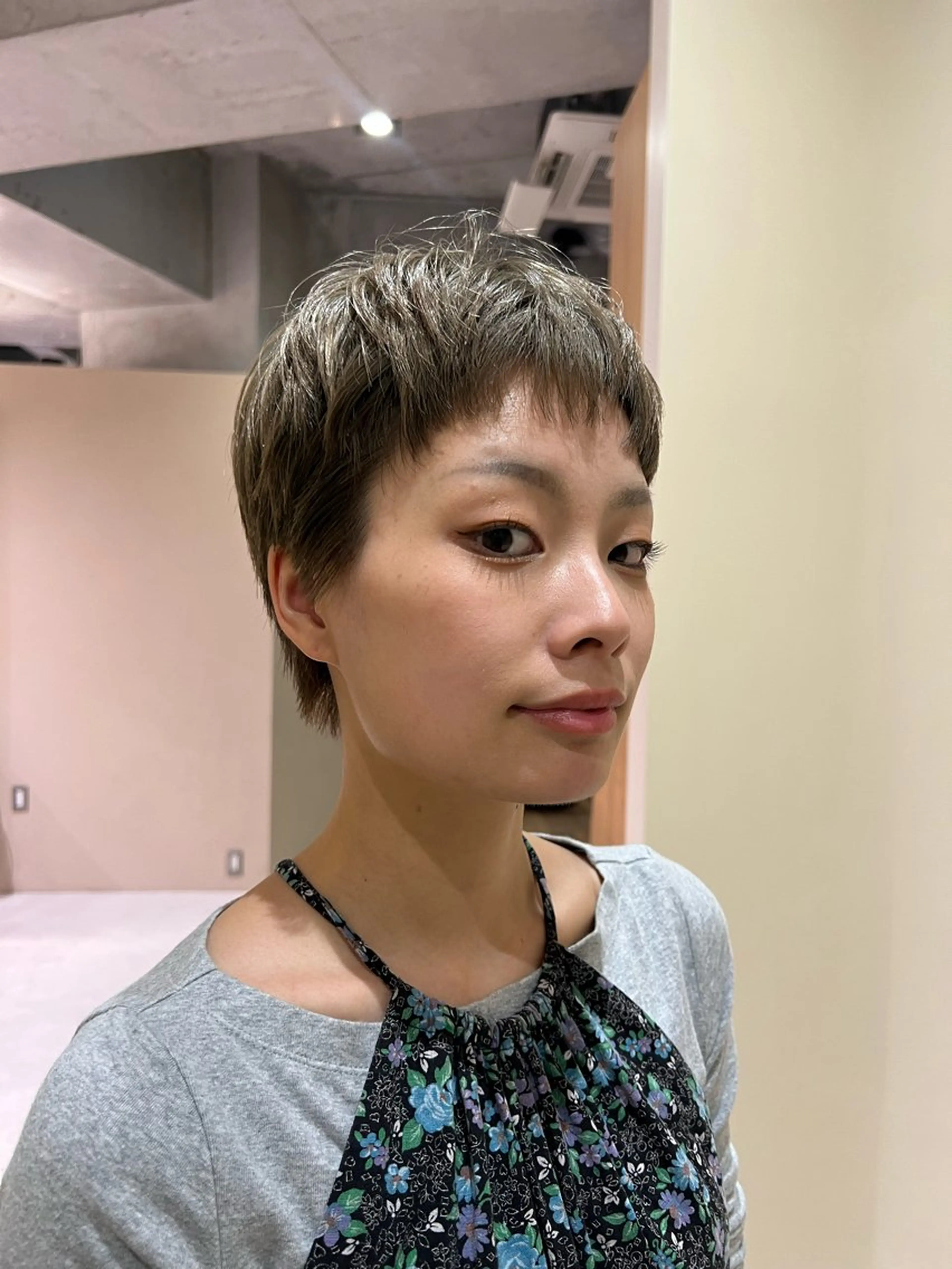 ショート レイヤーカット NERO加藤木麻彩のヘアスタイル
