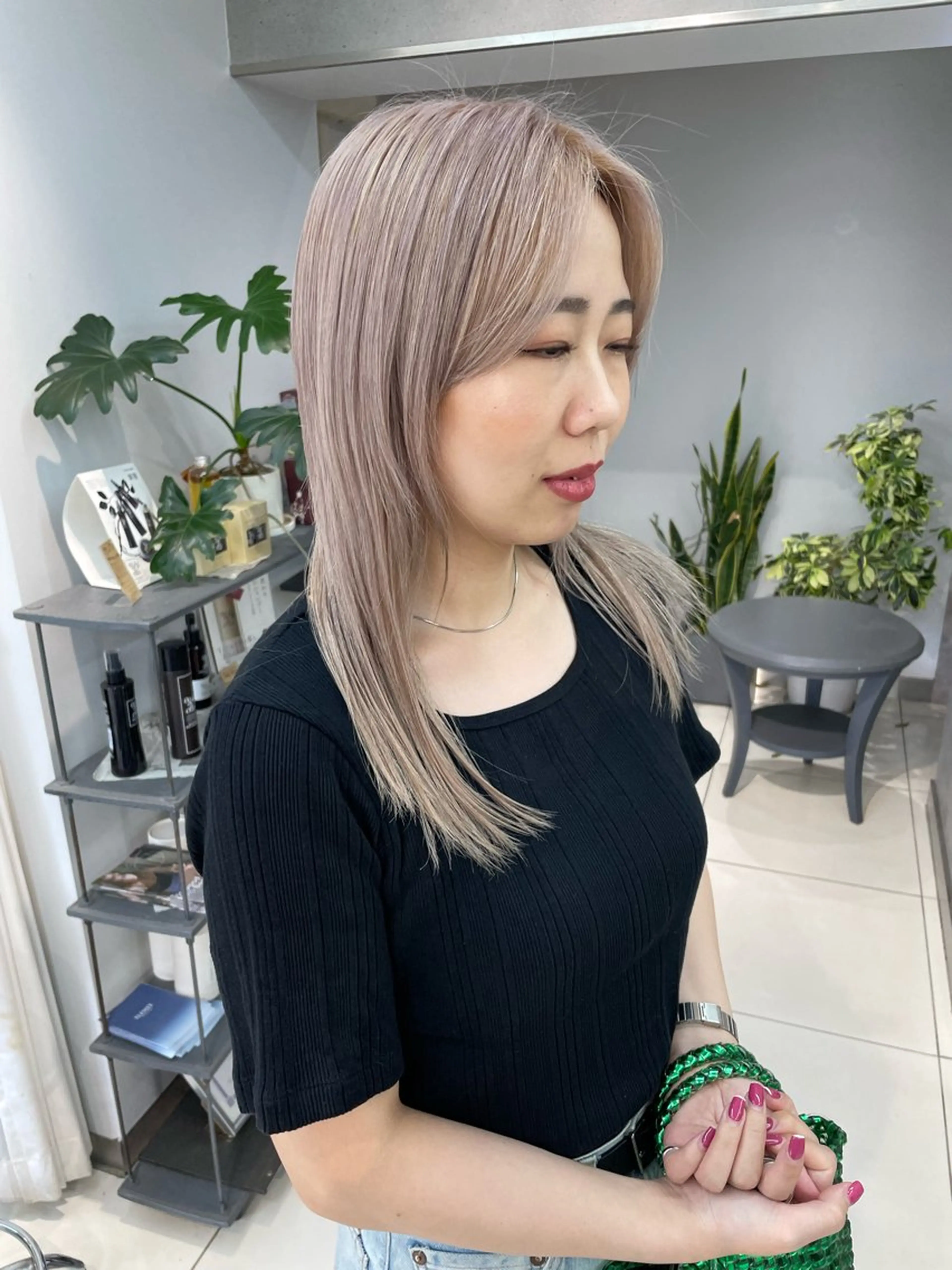 ミディアム カラー ヘアアレンジ ボブ/透明感ベージュ 🫧クルミ🌟のヘアスタイル