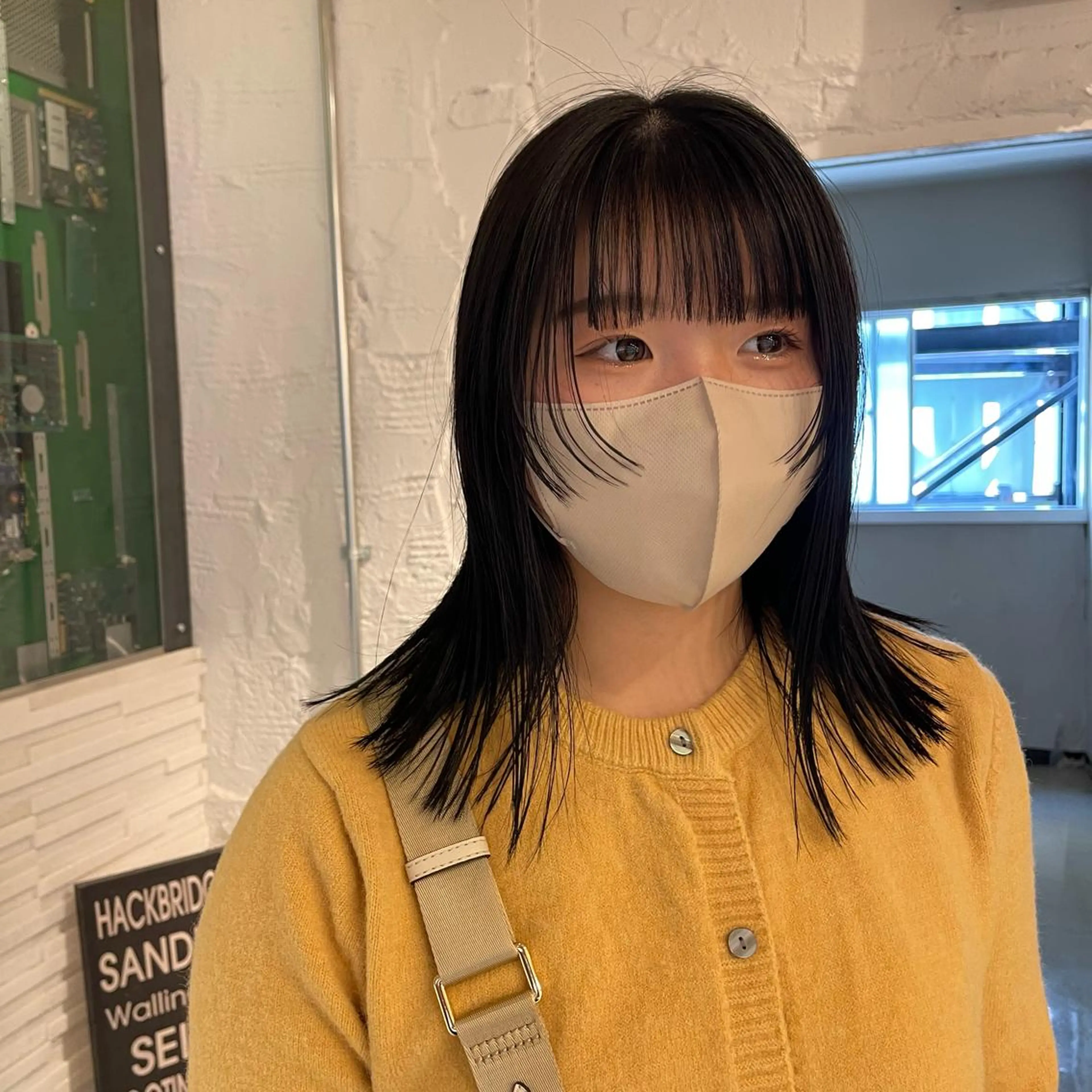 セミロング カラー 黒髪 透明感カラー 顔まわりレイヤー レイヤーカット nameless miichiのヘアスタイル