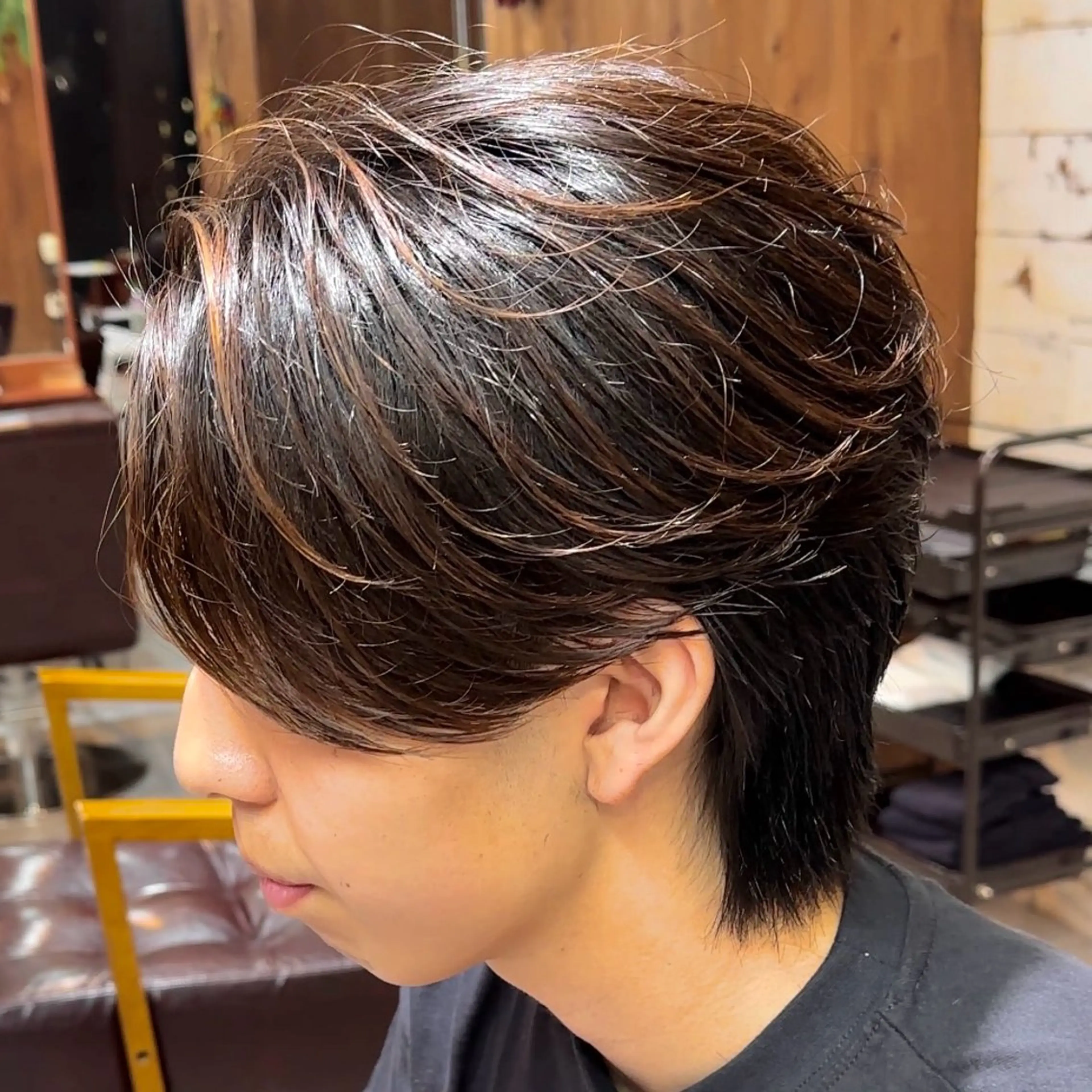 パーマ メンズ フェザーパーマ メンズパーマ ニュアンスパーマ 女性カットモデル イケガヤのヘアスタイル