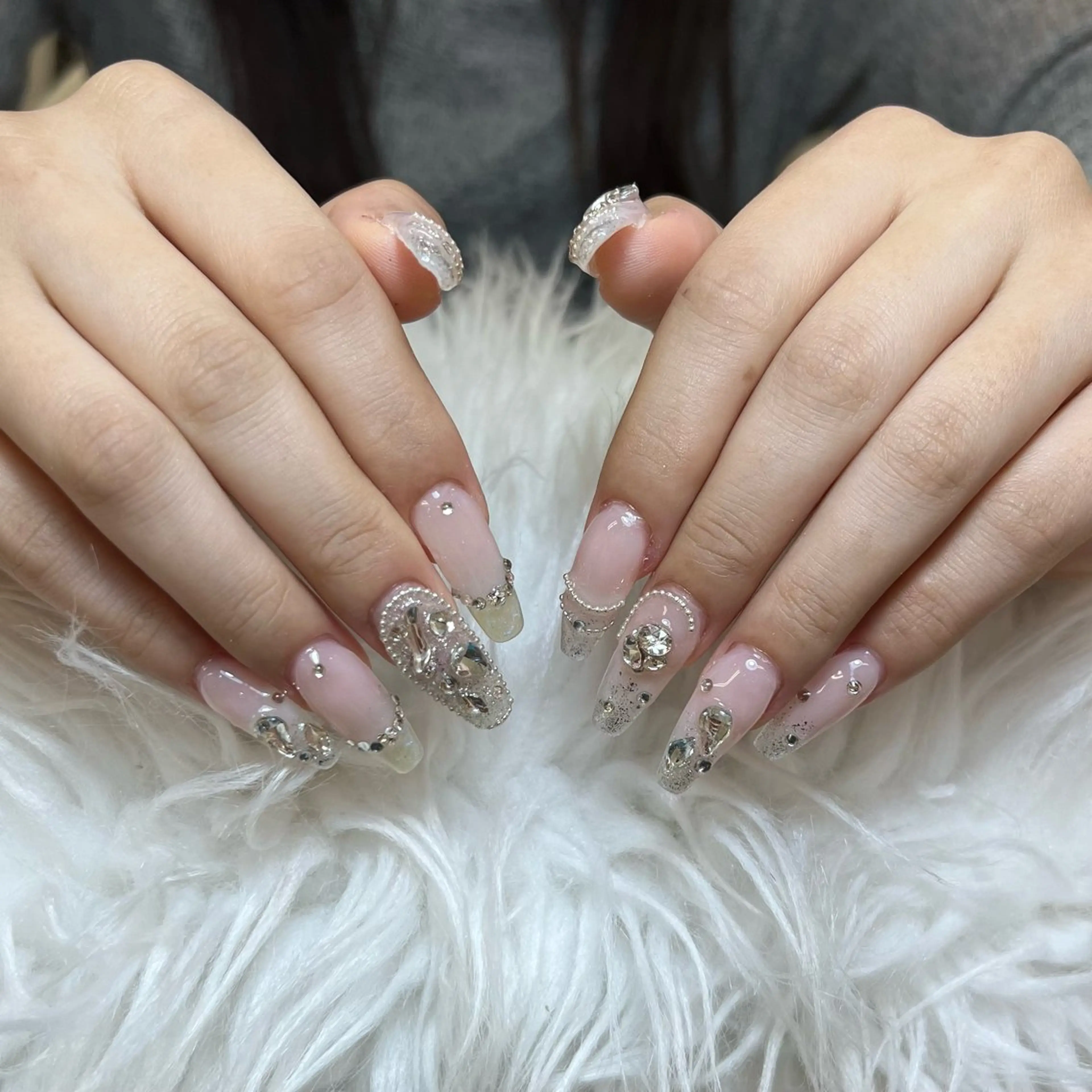 ネイル チークネイル 長さ出し フレンチネイル ジェルネイル ガラスフレンチ ハンドネイル anh nail anne🤍のネイルデザイン