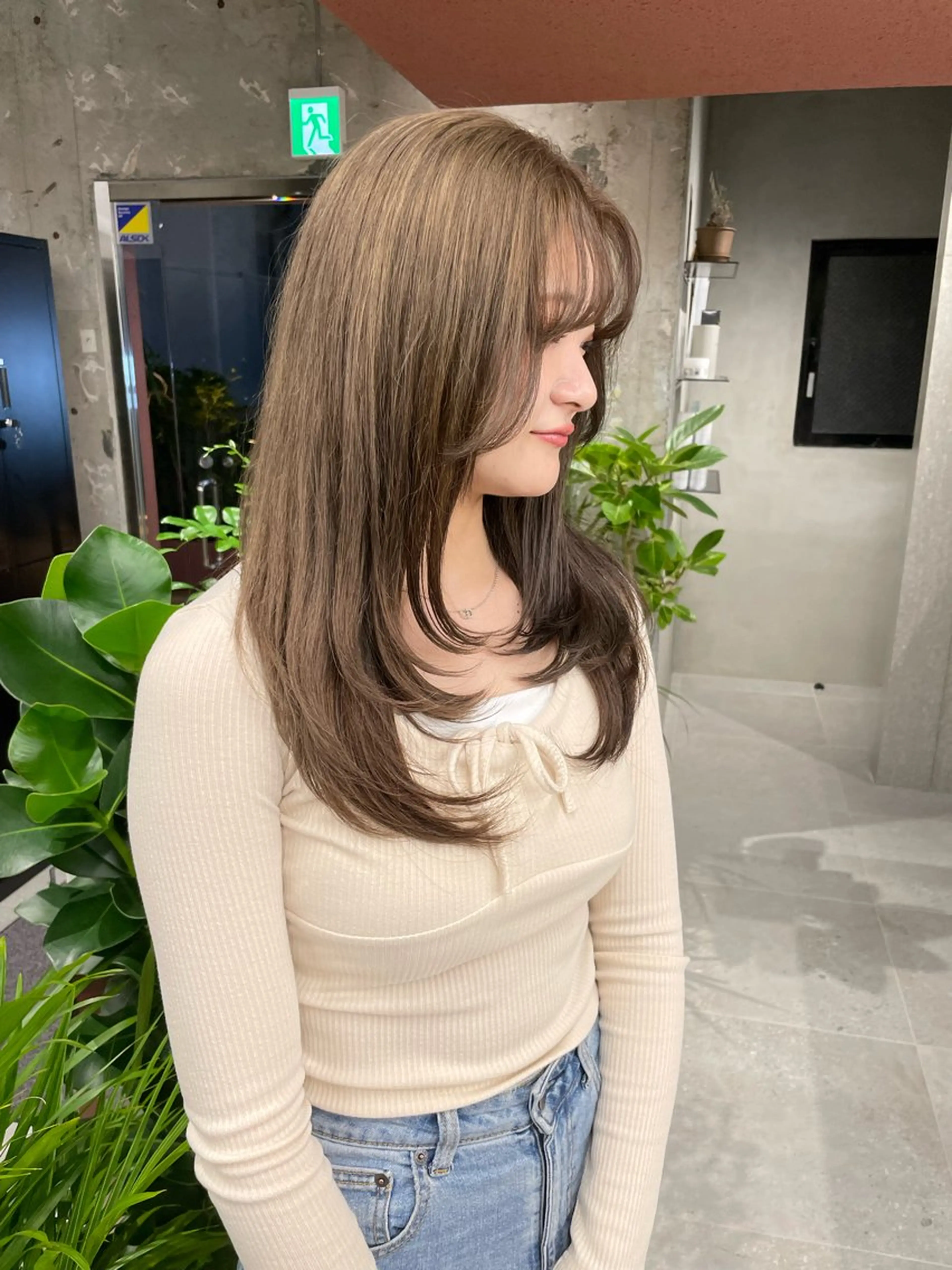 ロング カット MIFA レイヤー／パーマのヘアスタイル