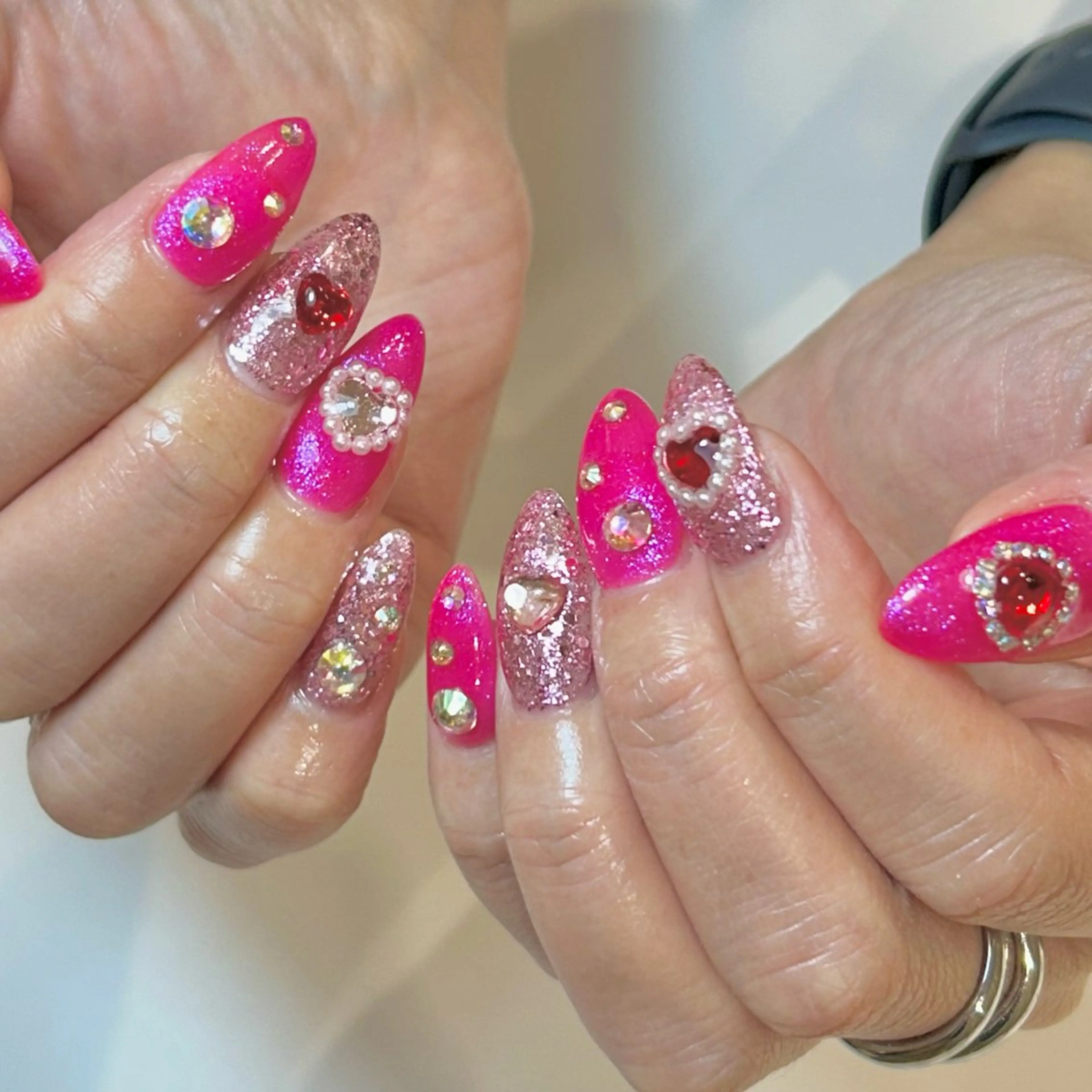 ネイル ラメ(グリッター) オフィスネイル ワンカラーネイル ピンク シンプルネイル ハンドネイル Lily nailのネイルデザイン