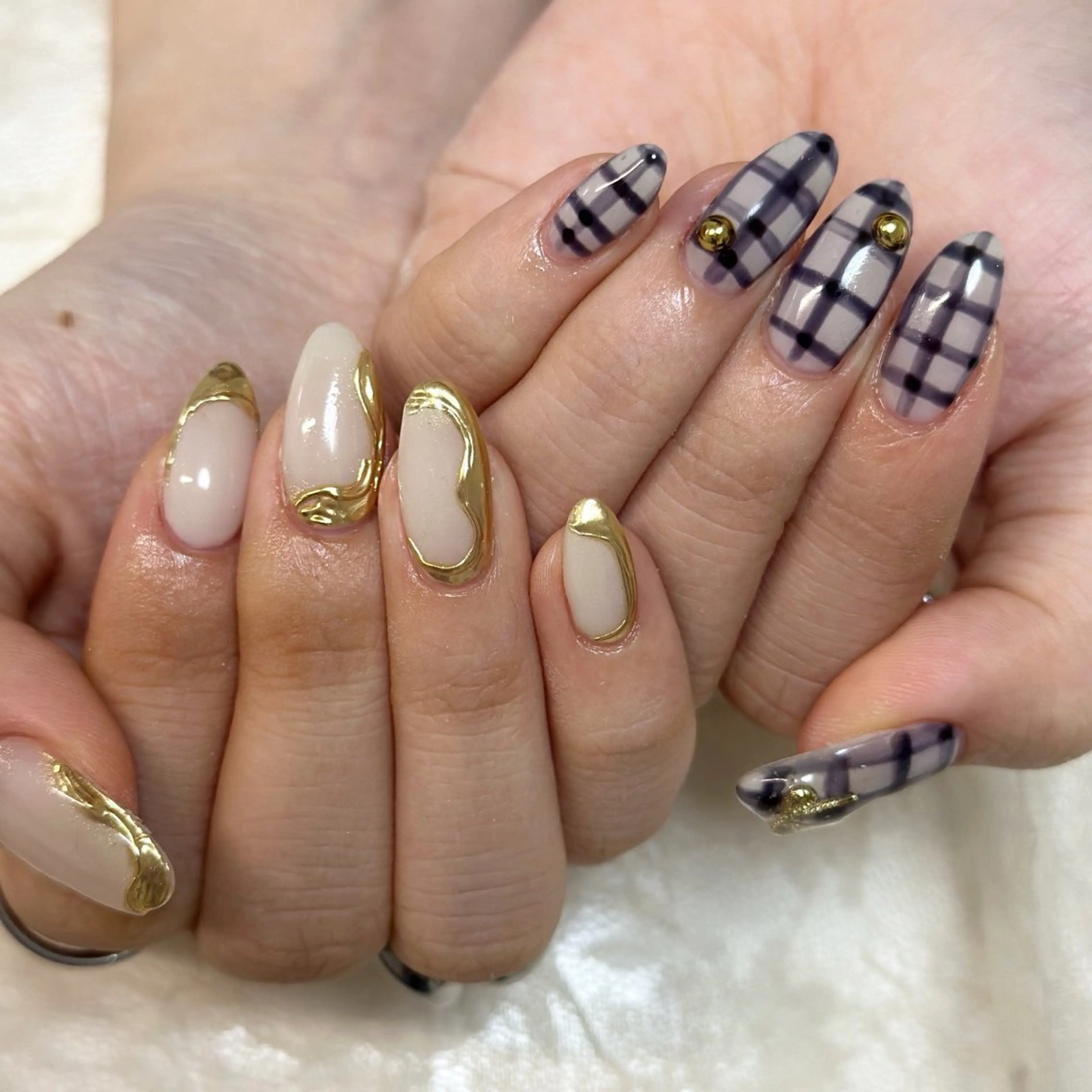 ネイル ミラーネイル リボン nailist yuiのネイルデザイン