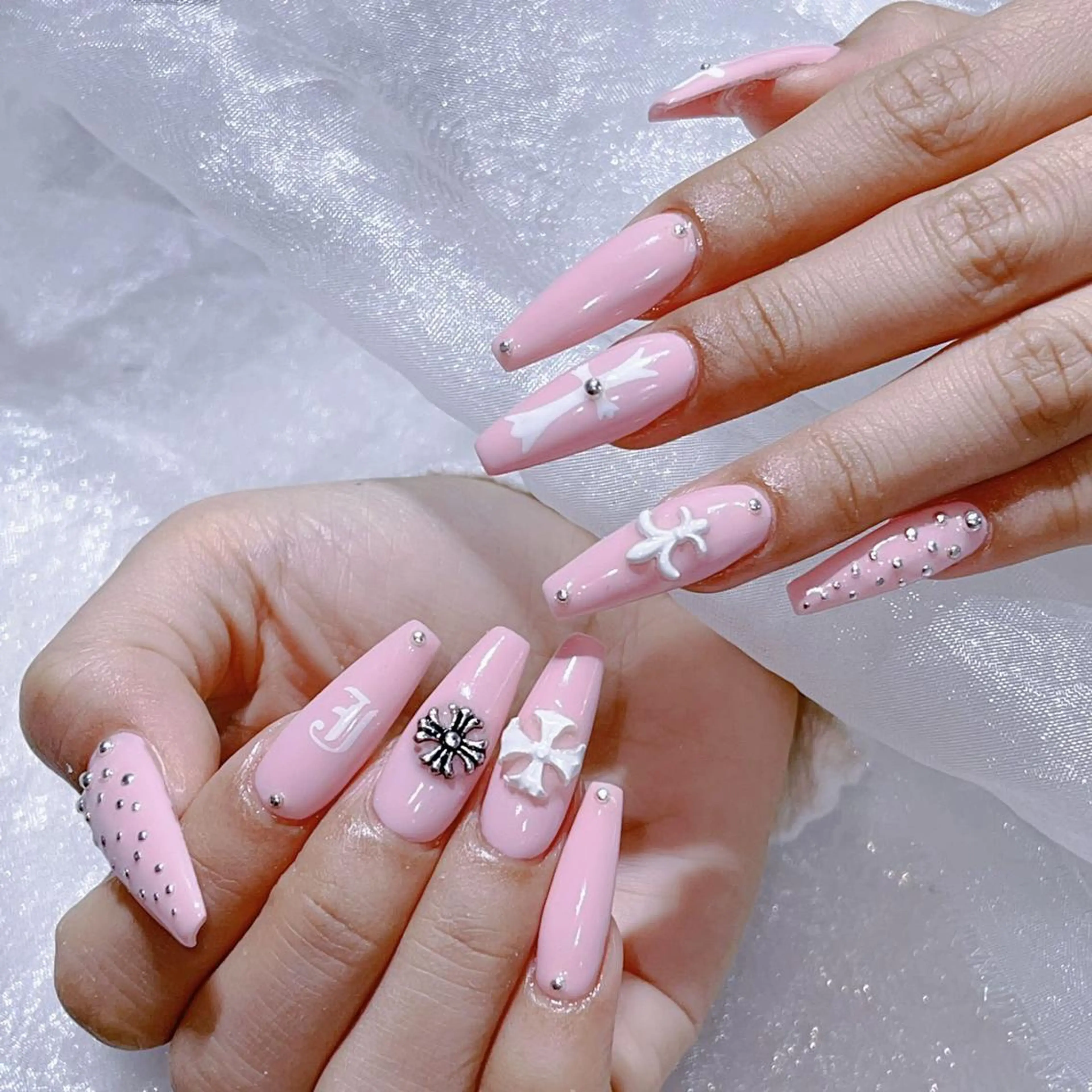 ネイル ハンドネイル Queens ciciのネイルデザイン