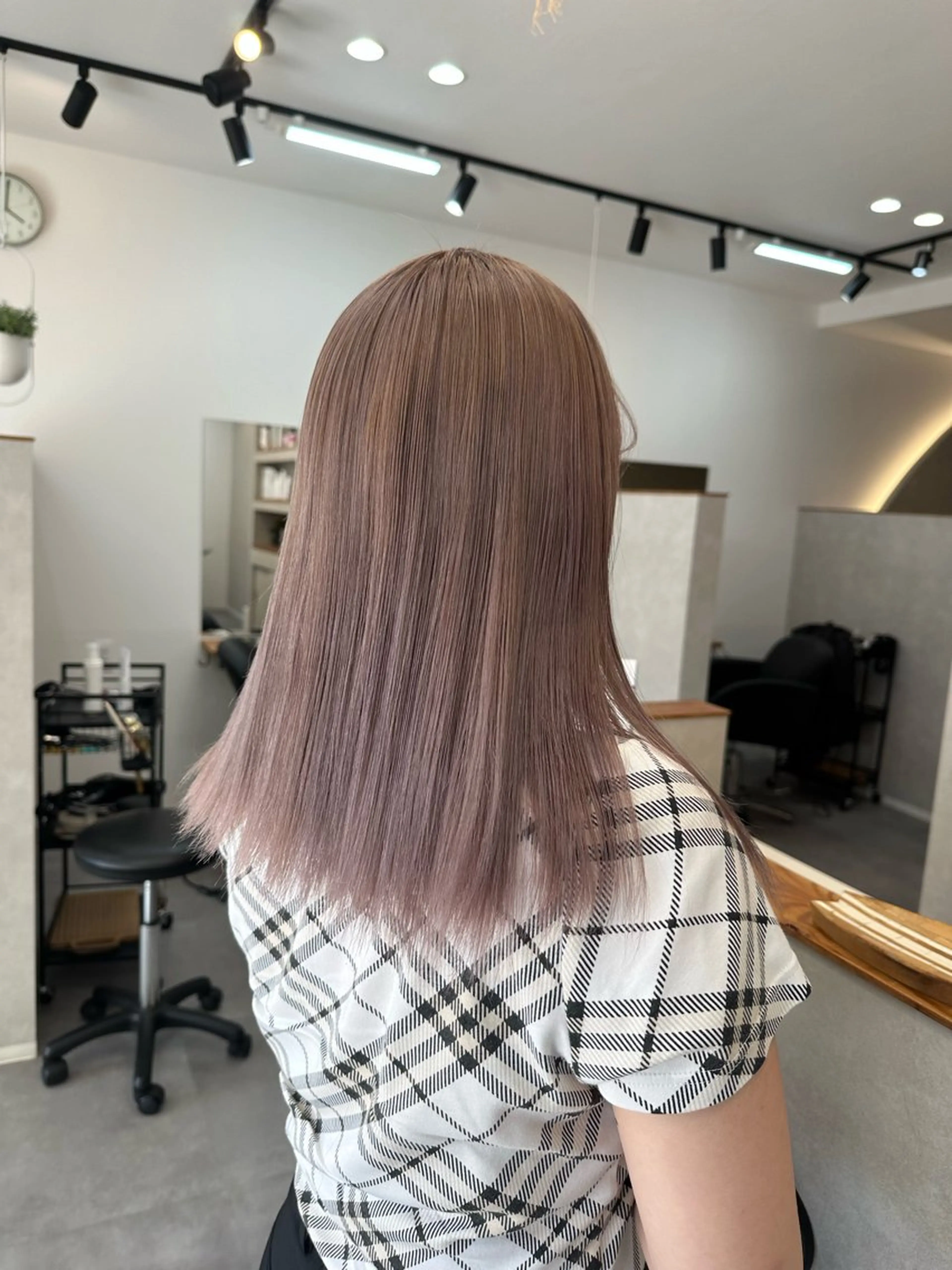 全体ブリーチ＋艶髪カラーの写真