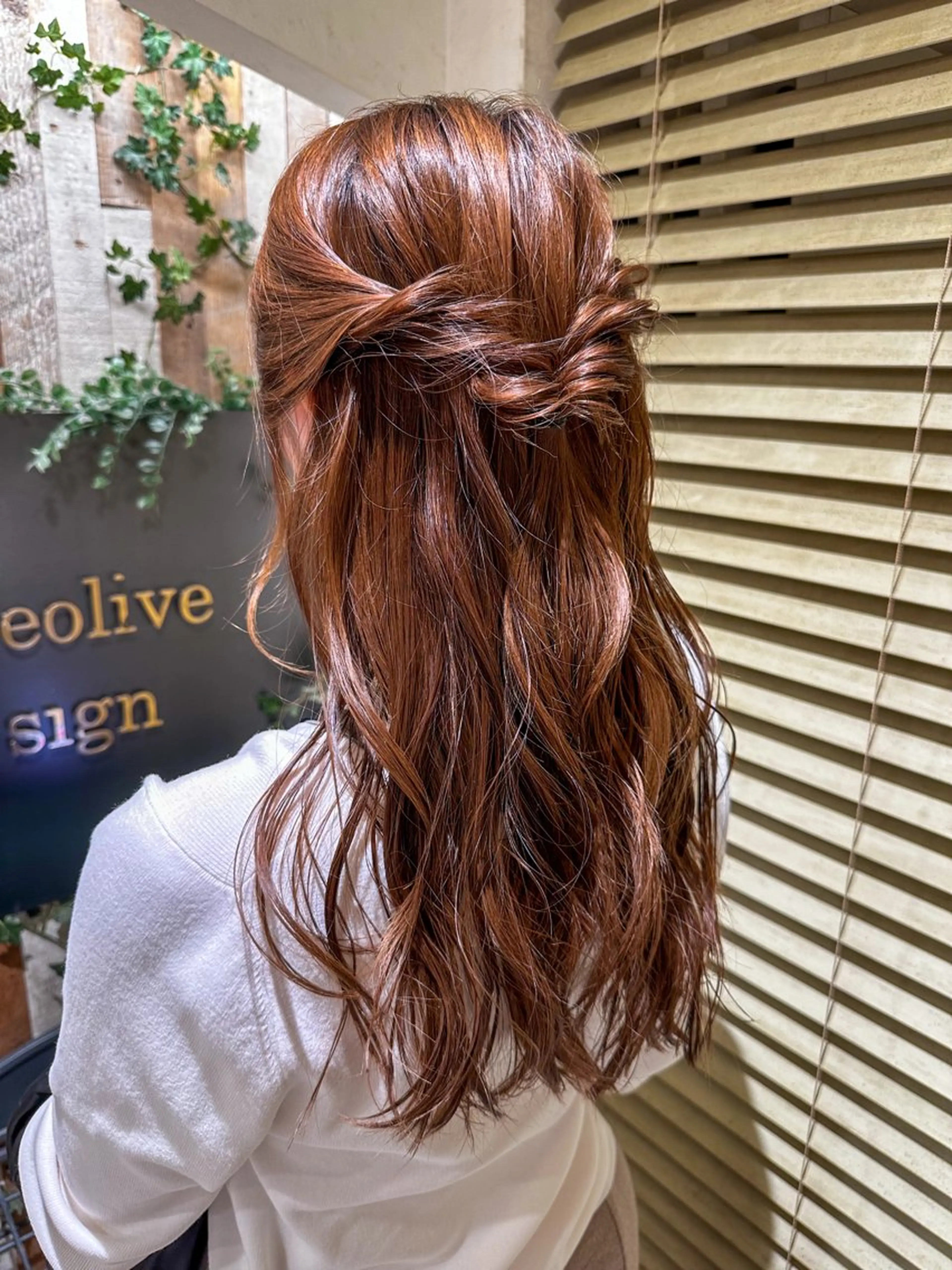 ロング ヘアアレンジ 岡本 葵のヘアスタイル