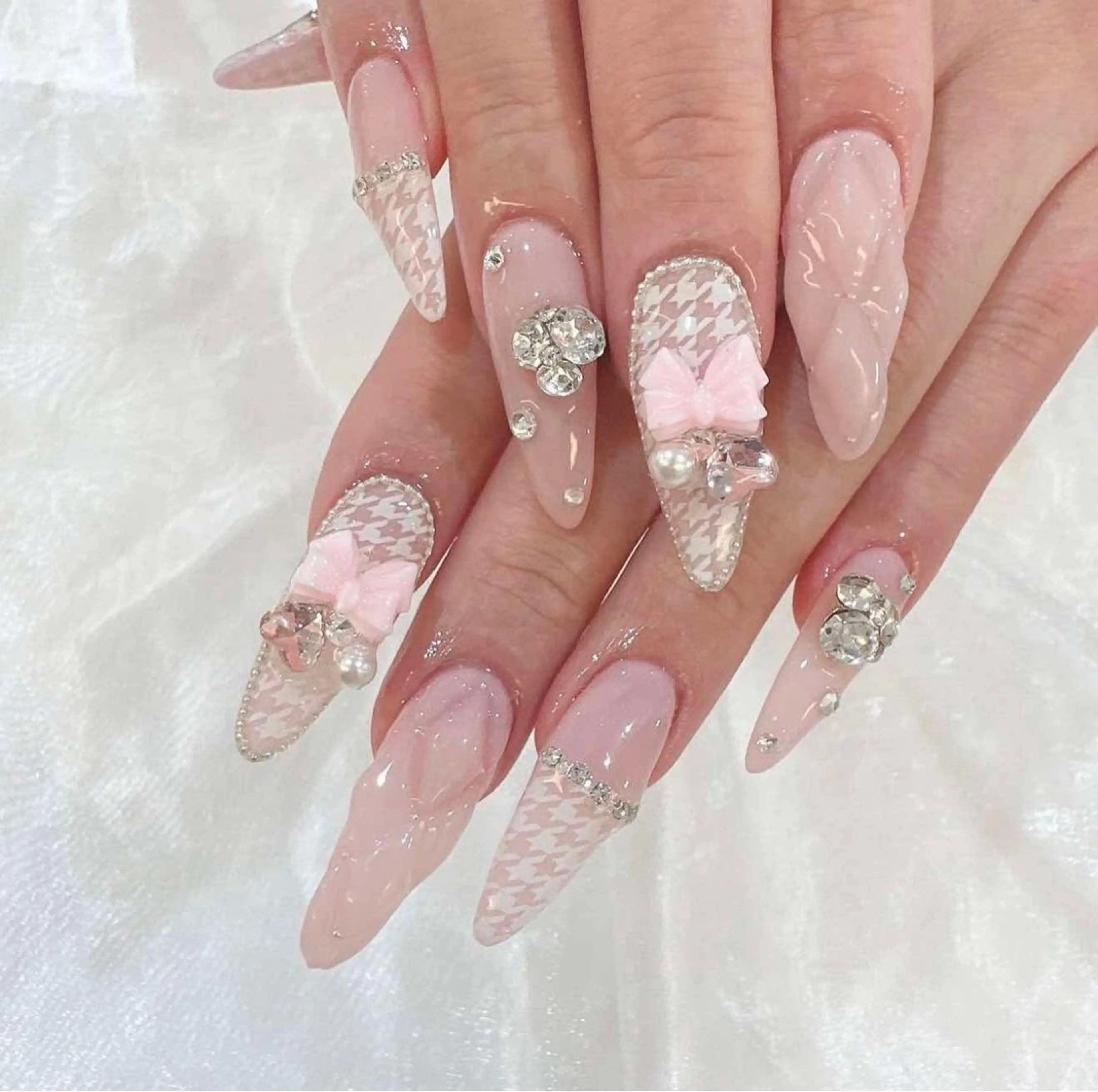 ネイル オーロラネイル クリアネイル フラッシュネイル ジェルネイル グラデーション ハンドネイル Amee Nail Salonのネイルデザイン