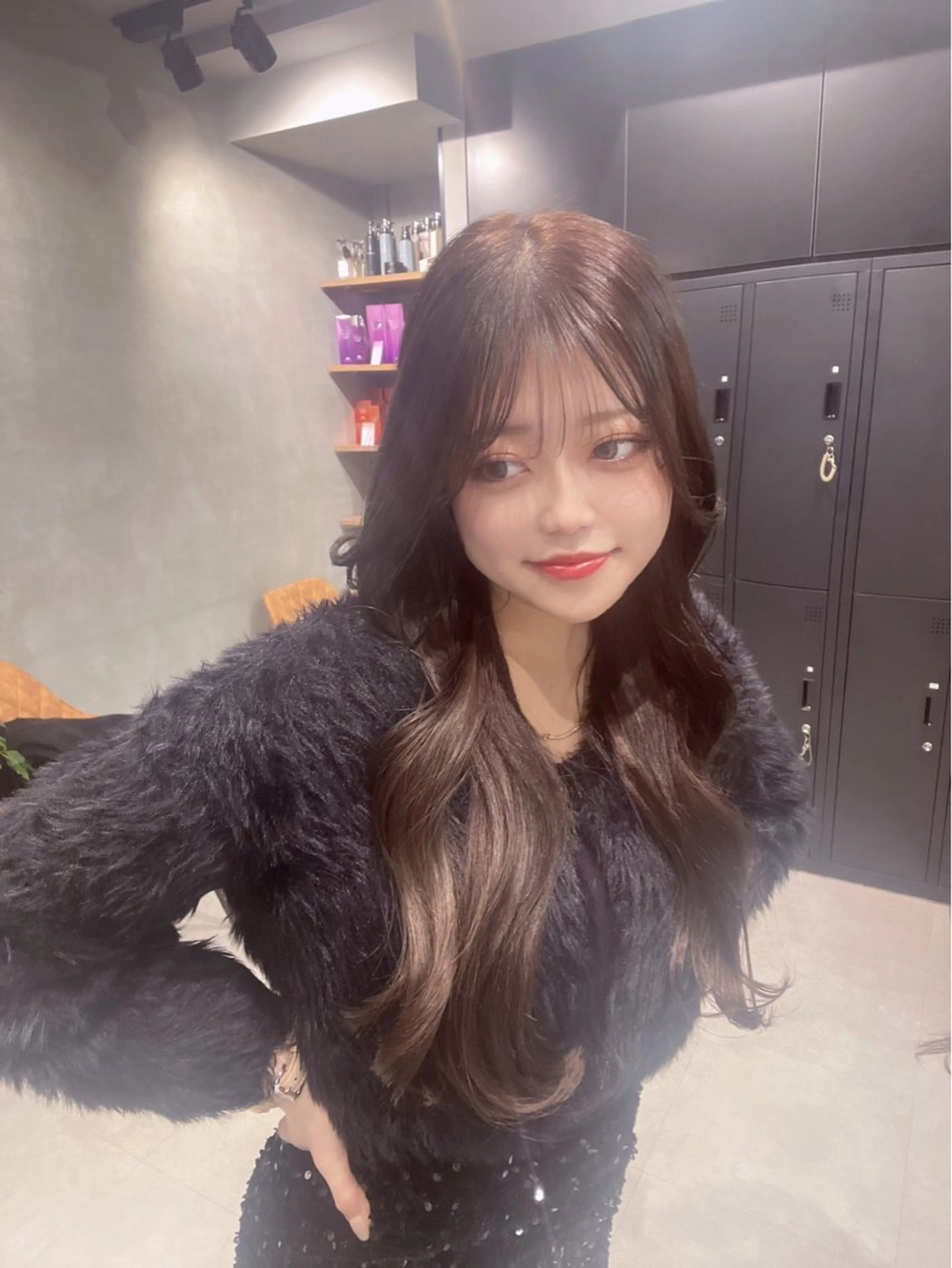 ロング カラー 透明感カラー グレージュ 銀座レイヤーカット ×シースルー前髪のヘアスタイル