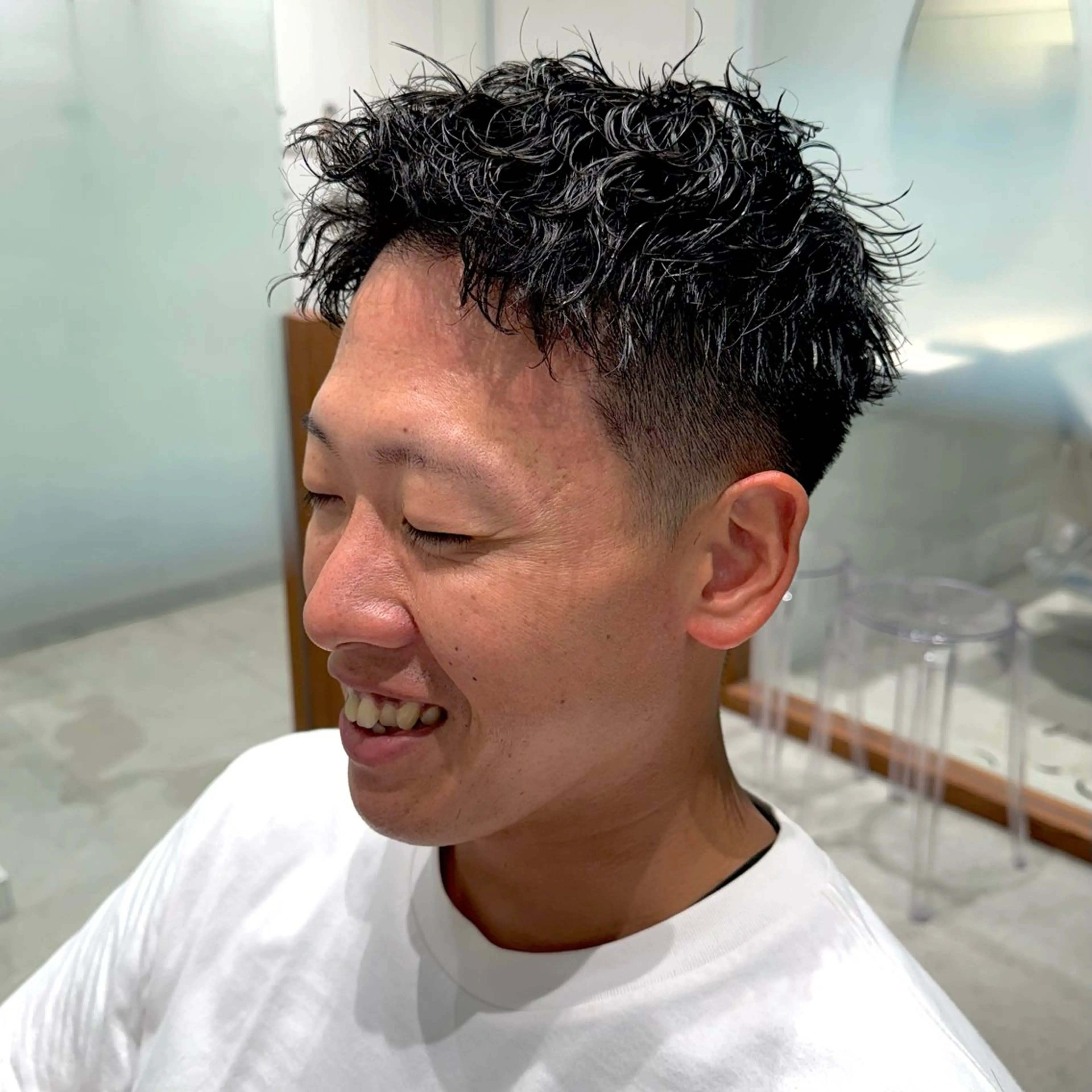 パーマ メンズ フェードカット メンズパーマ ツイストスパイラルパーマ スパイラルパーマ カット パーマ 立川/メンズヘア/ 眉スタイリングの眉毛・アイブロウイメージ