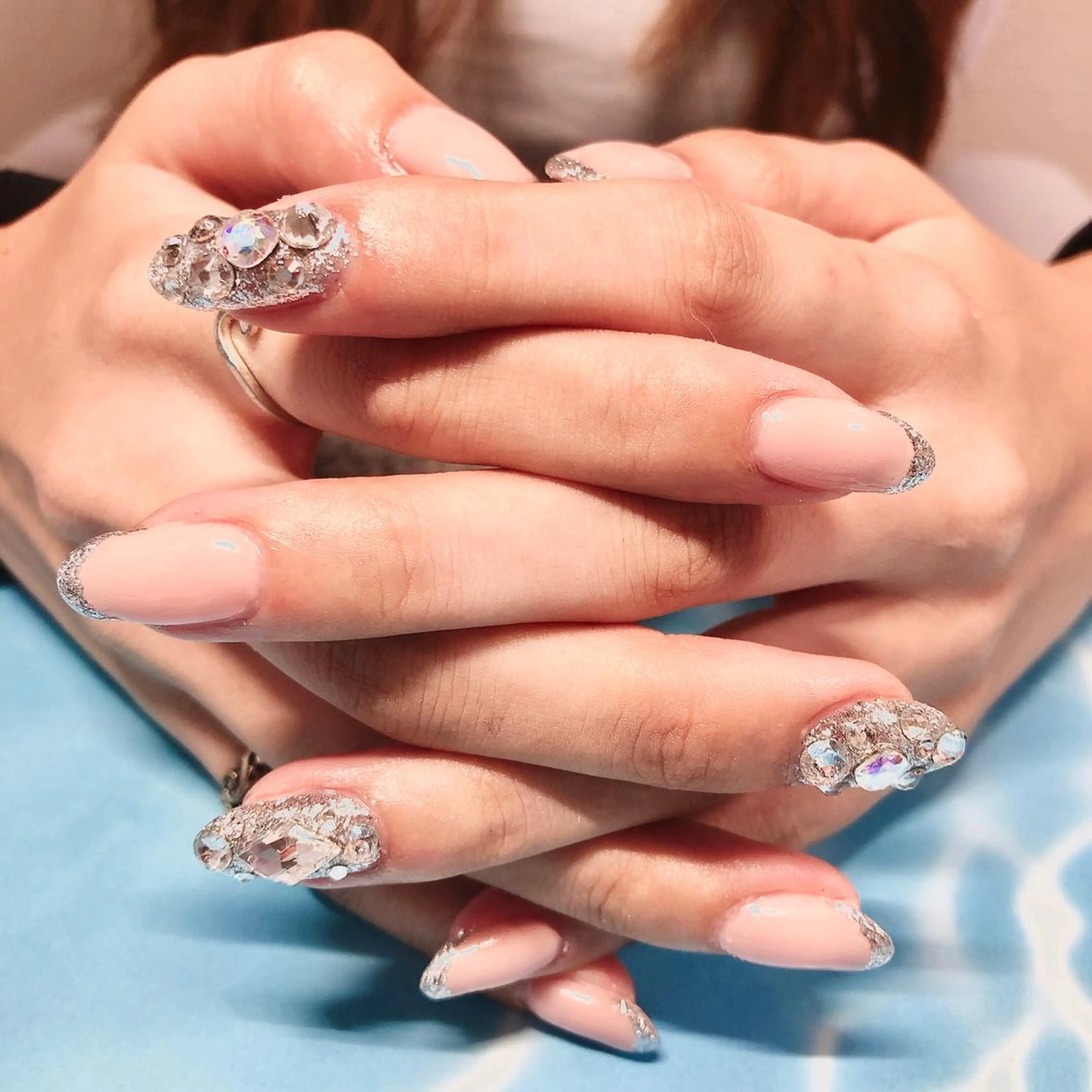 ネイル フレンチネイル ラメ(グリッター) シルバー 奥園 良恵のネイルデザイン