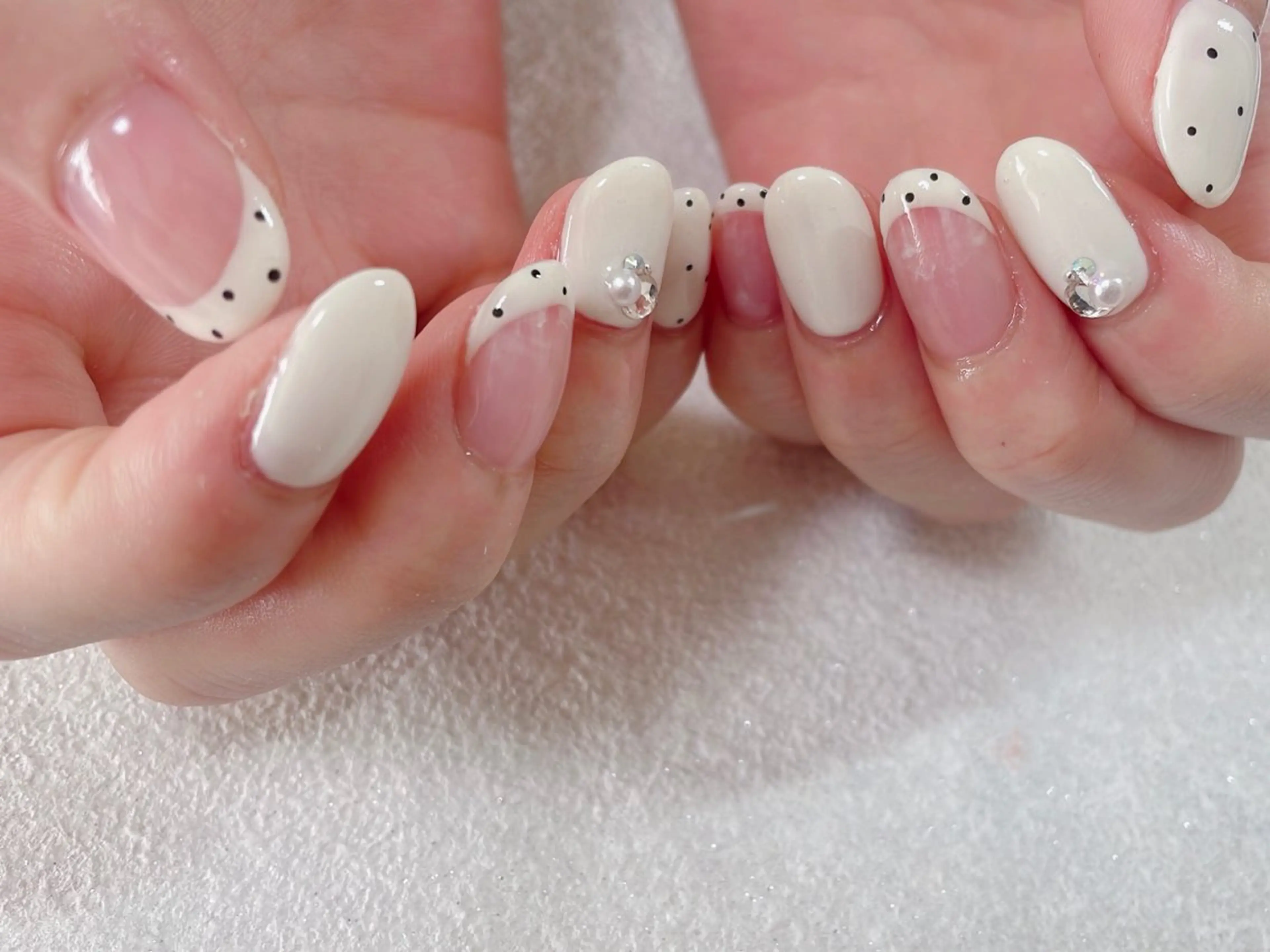 ネイル オーロラネイル フットネイル フレンチネイル ジェルネイル 韓国ネイル ハンドネイル kiki nail &brow二子玉川の眉毛・アイブロウイメージ