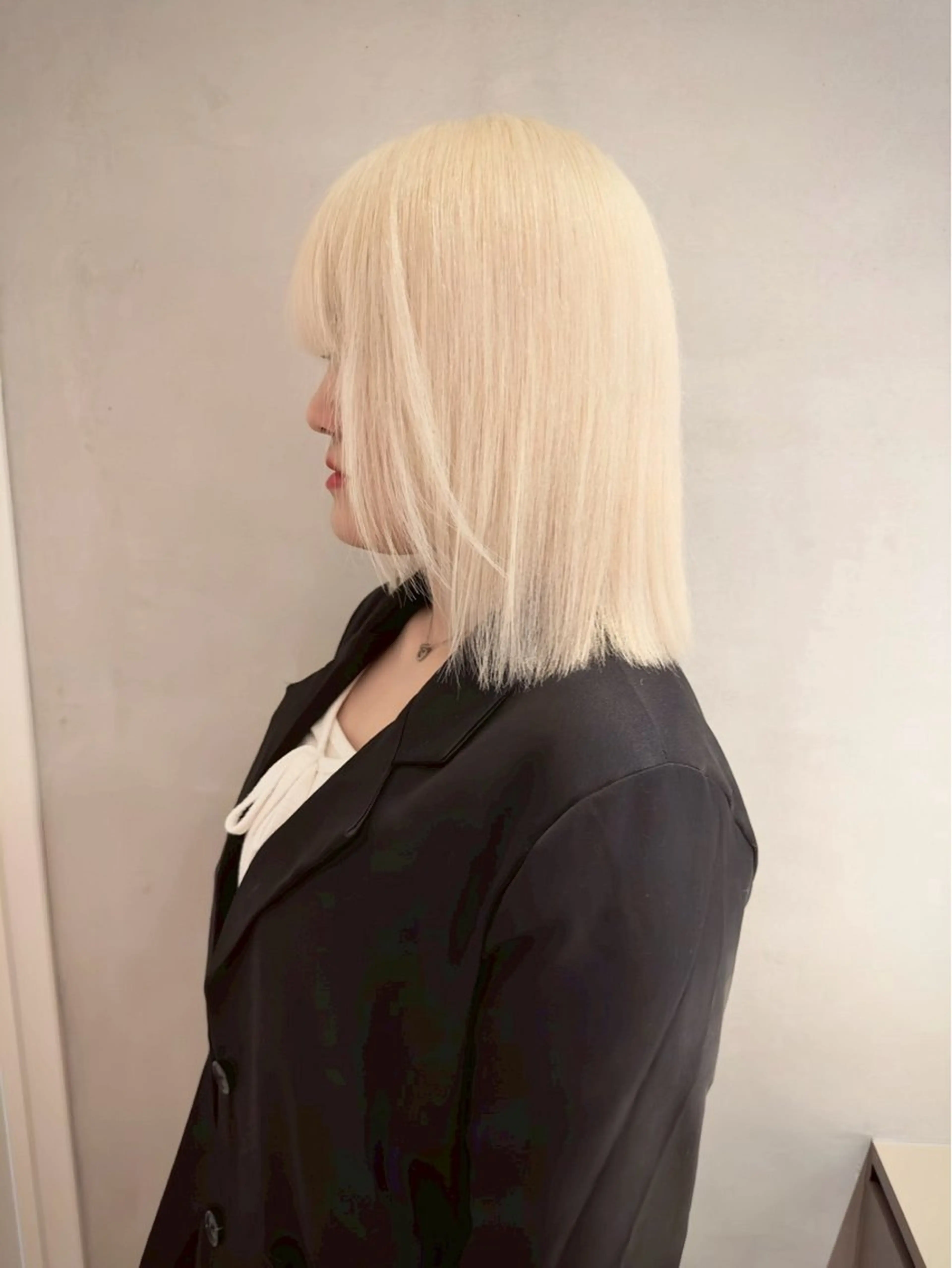 ロング ホワイトカラー/梅田 デザインカラー/しんのヘアスタイル