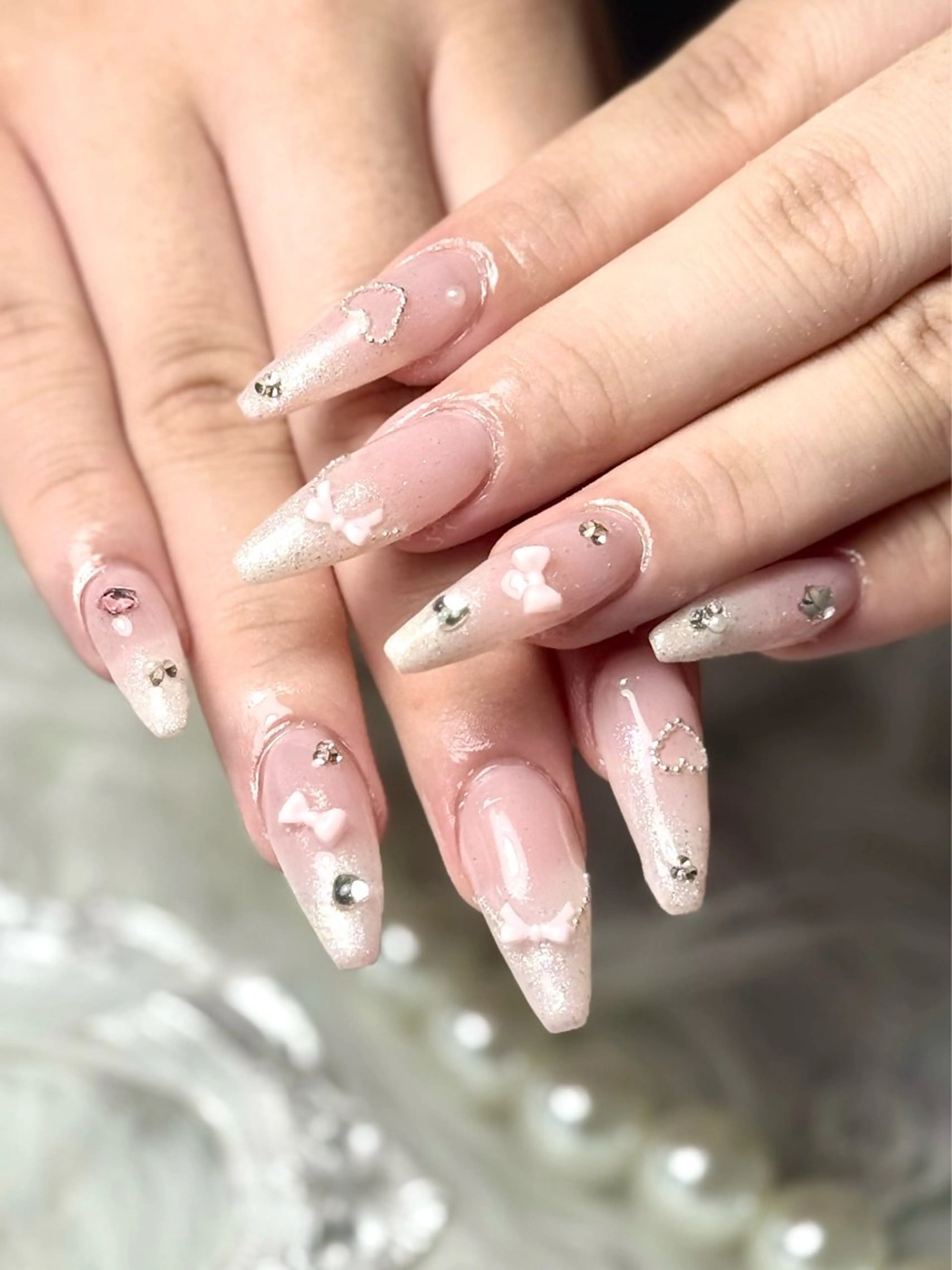 ネイル ハンドネイル ルシイ🎀新宿長さ 出しパーツ専門店のネイルデザイン