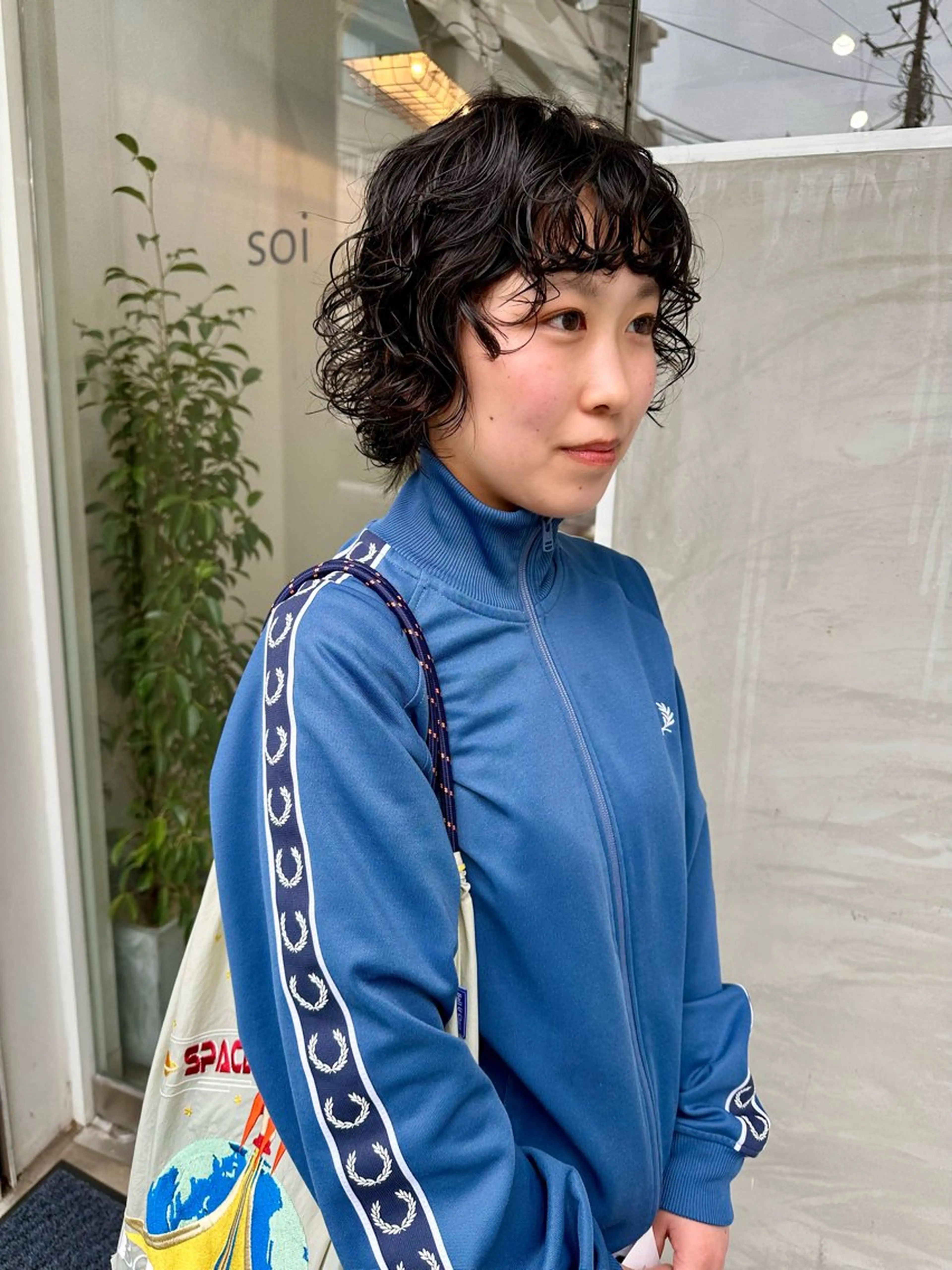 ショート カラー パーマ 顔まわりレイヤー レイヤーカット カット ヘアカラー パーマ トリートメント パーマ/透明感カラー /ボブ/吉田一生のヘアスタイル