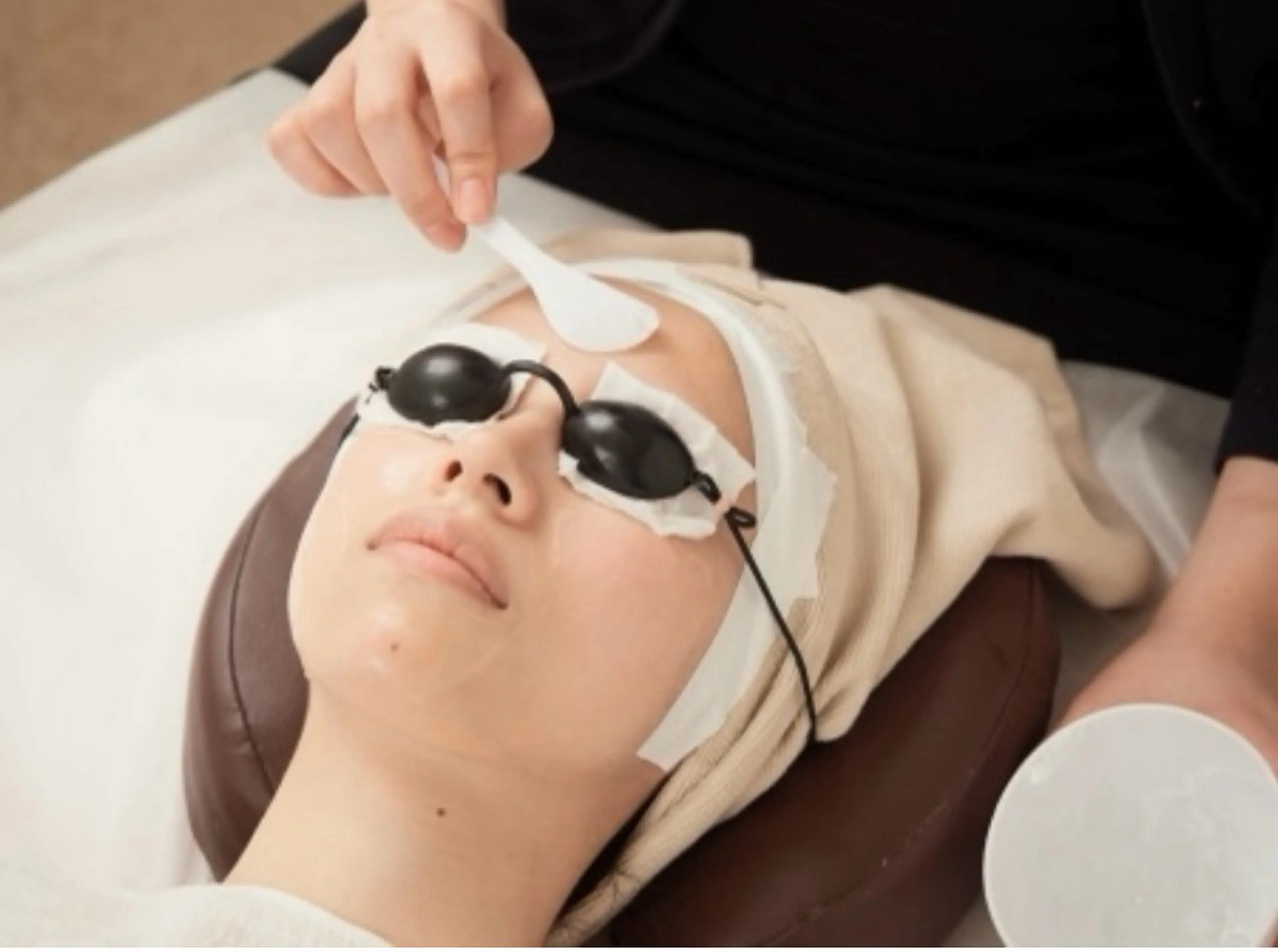 たるみ・くすみ・ハリ不足に◎フォト(光)フェイシャル+超音波導入/光でお肌の状態を良くし導入で深部まで浸透　迷ったらこれの写真