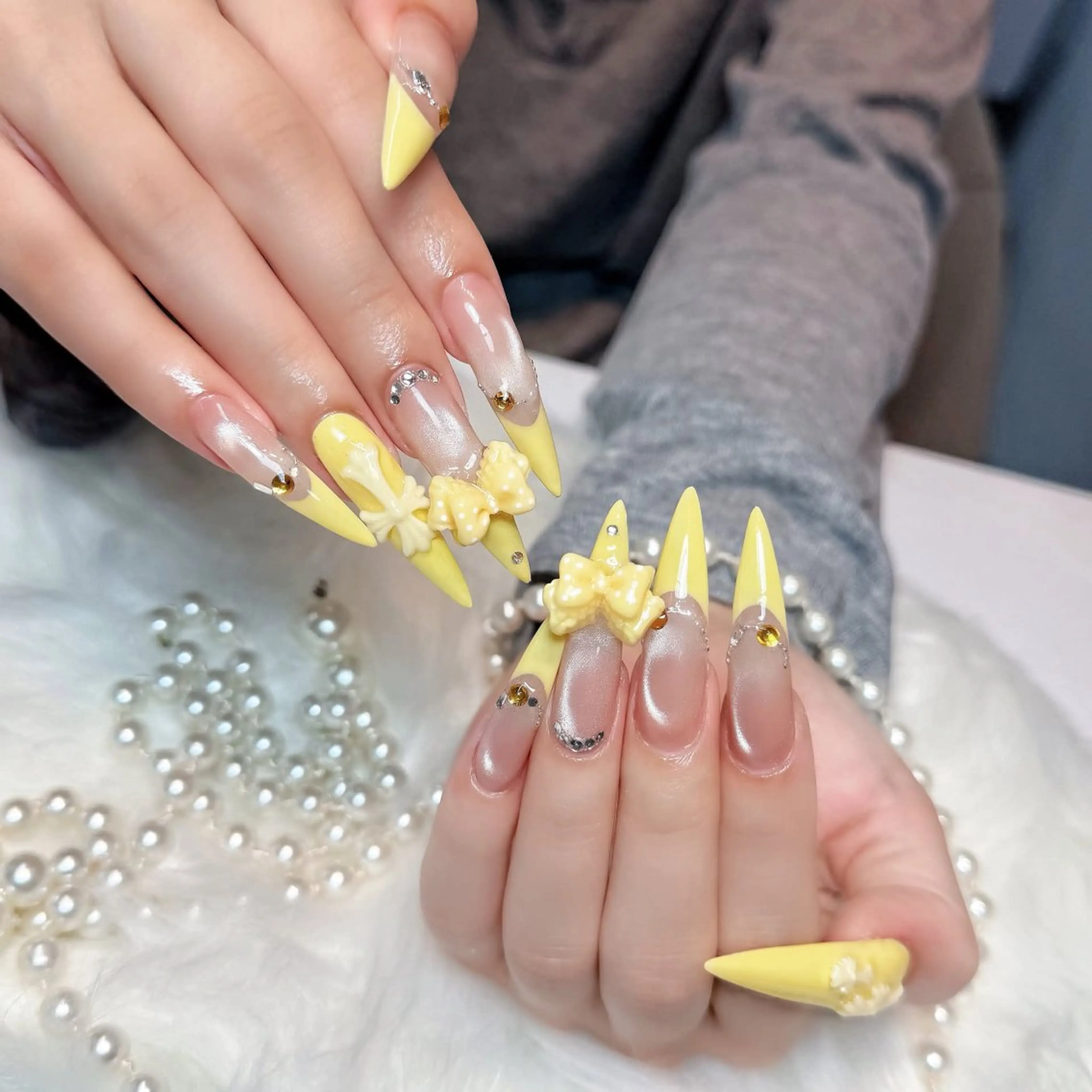 ネイル オーロラネイル チークネイル 桜ネイル クリアネイル ドット ハンドネイル Rin Nail 新大久保店のネイルデザイン