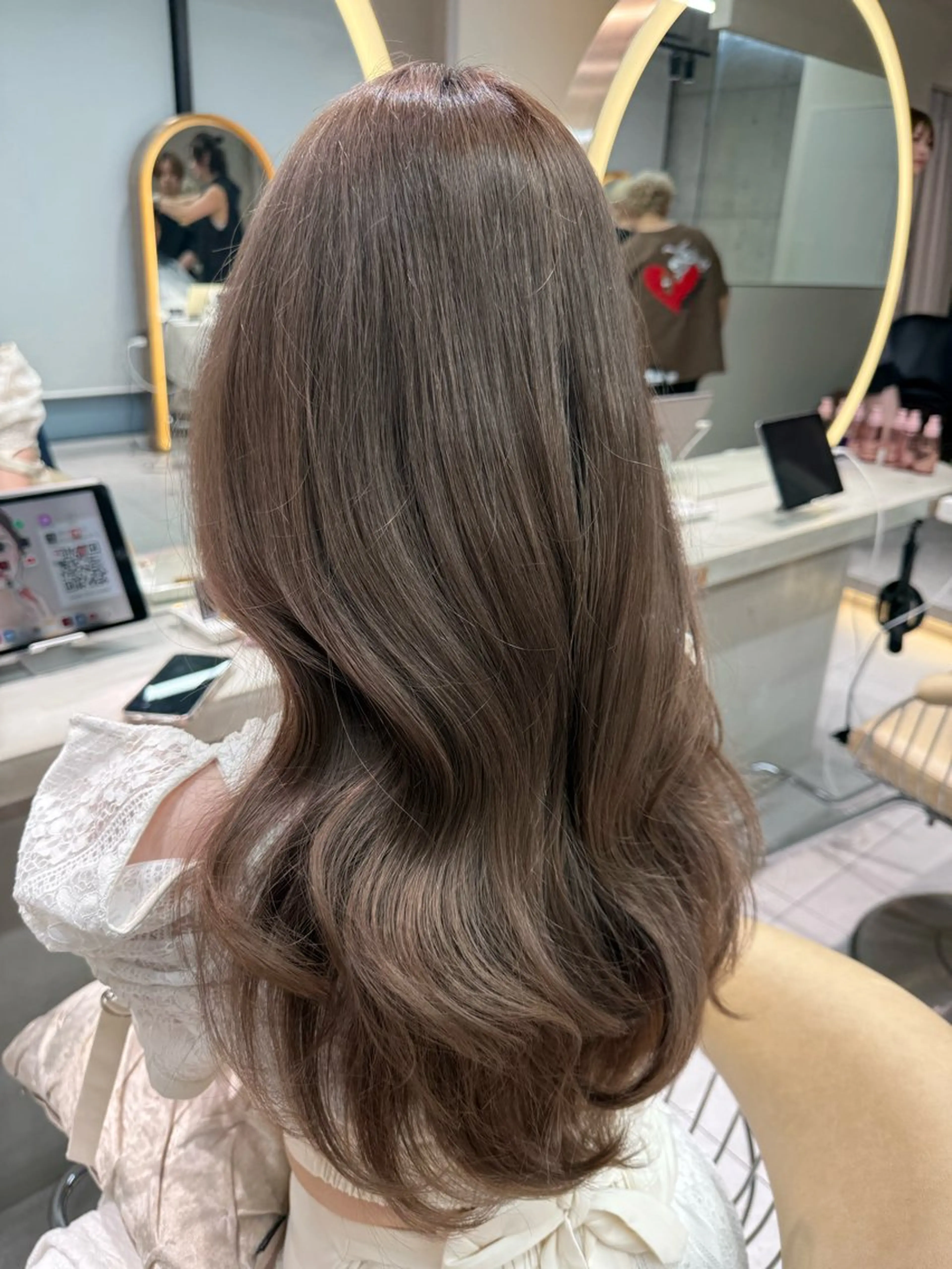 ロング カラー ヘアカラー shion 透明感カラーのヘアスタイル