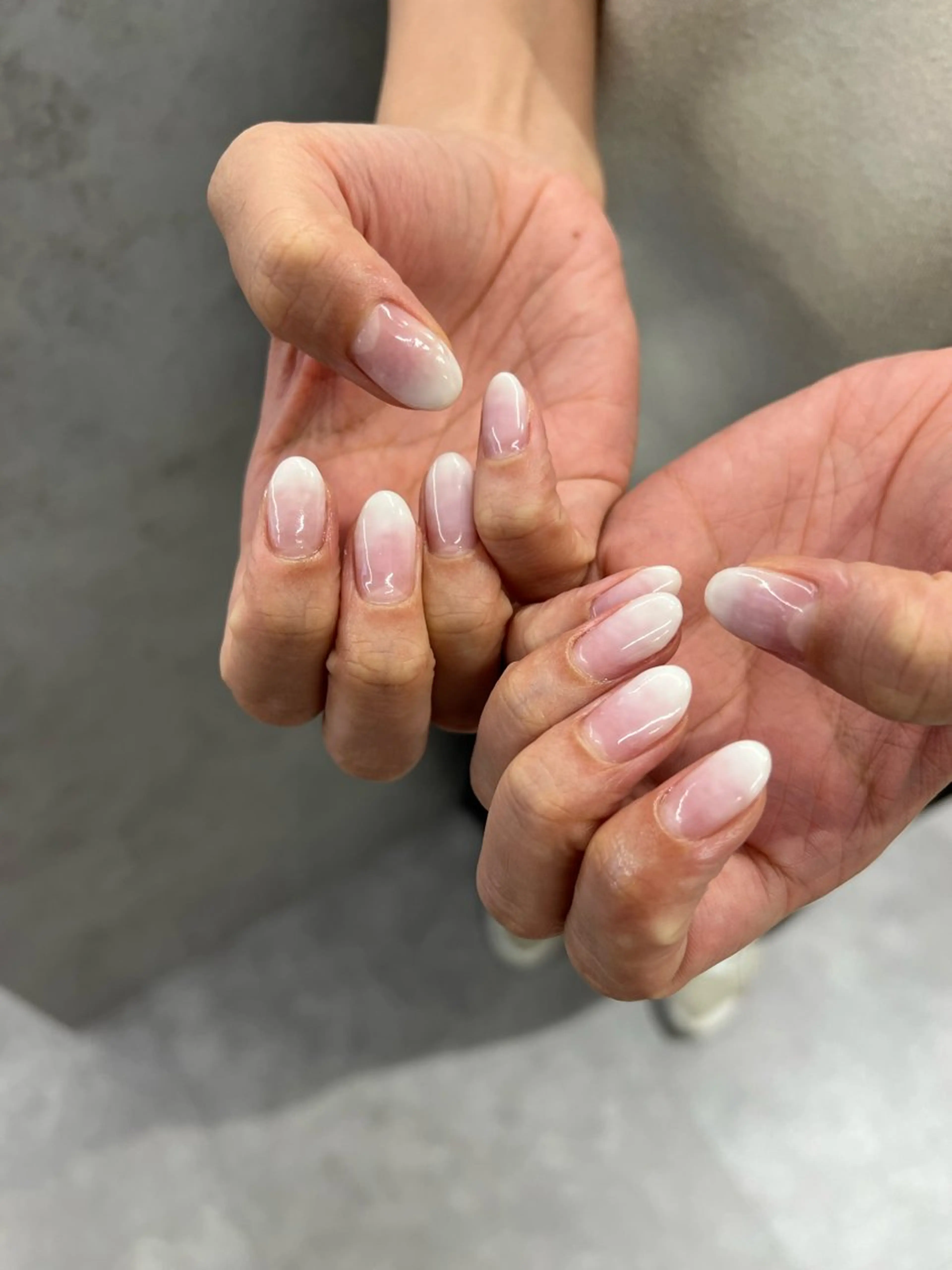 ネイル グラデーション ホワイト Bana_ Nailのネイルデザイン
