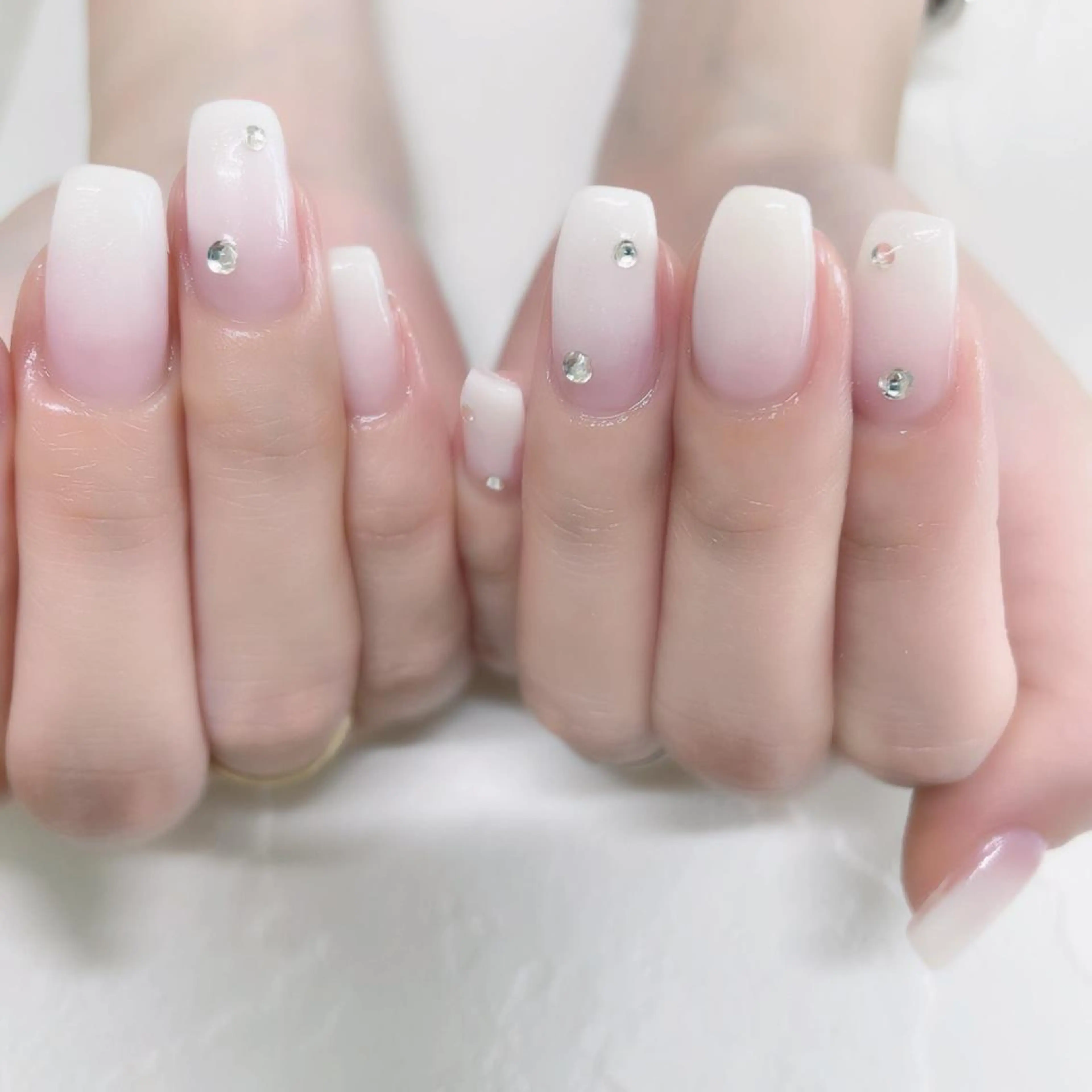 ネイル グラデーション ピンク ホワイト ricco risaiaのネイルデザイン