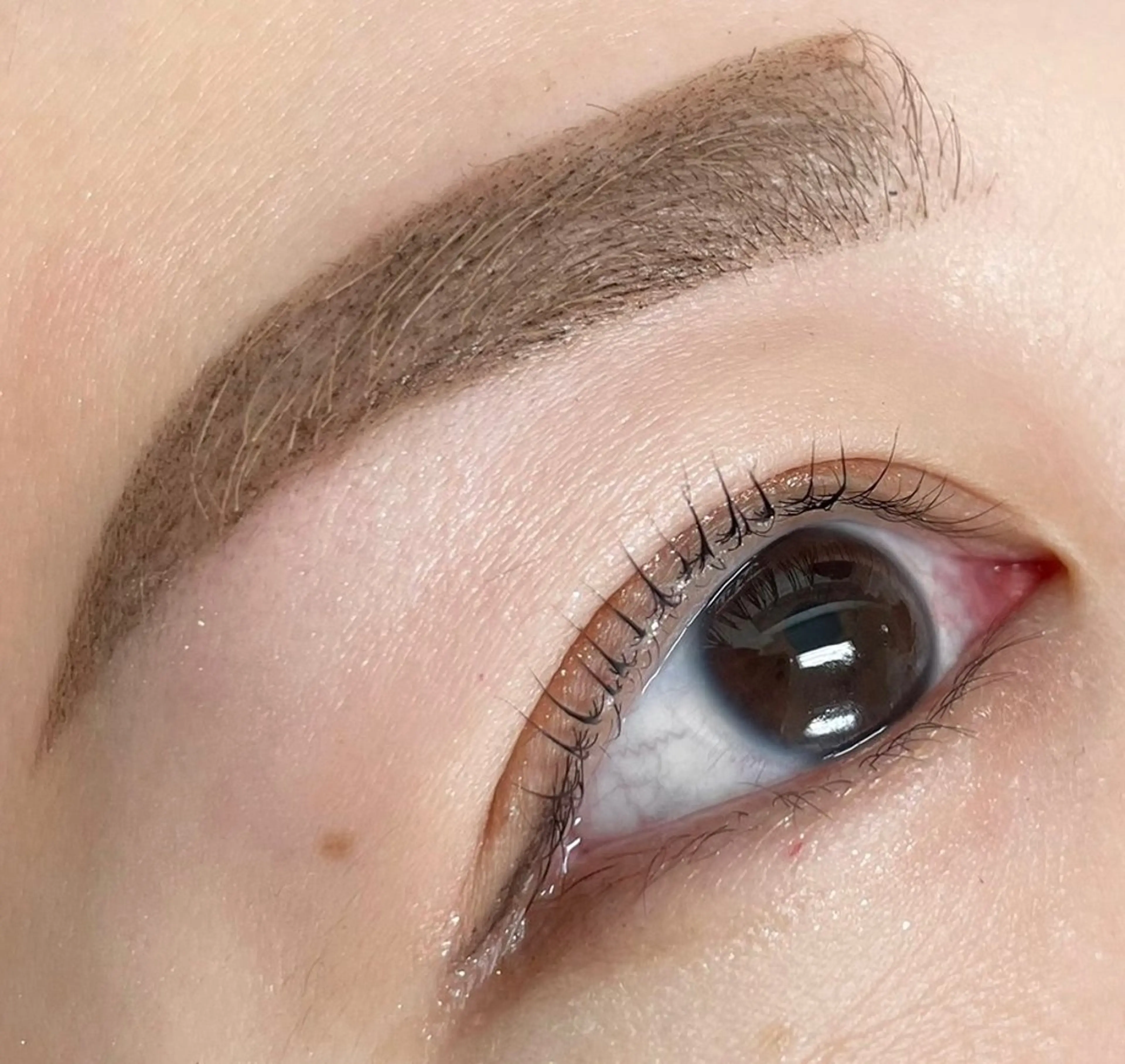 マツエク・マツパ 深夜特化型サロン libertéの眉毛・アイブロウイメージ