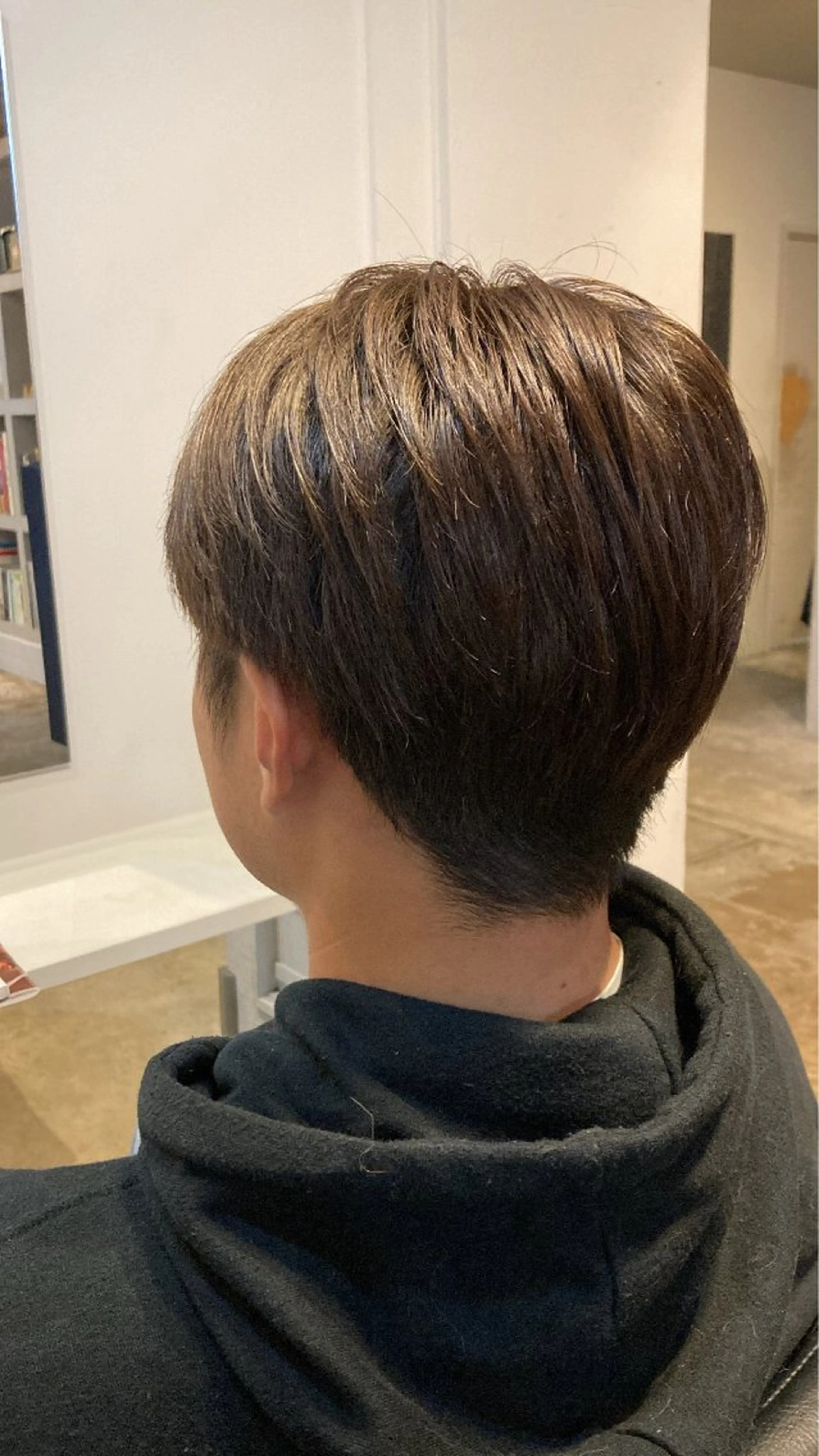 ショート カラー メンズ 刈り上げ ブラウンカラー ヘアカラー 三上 琳のヘアスタイル