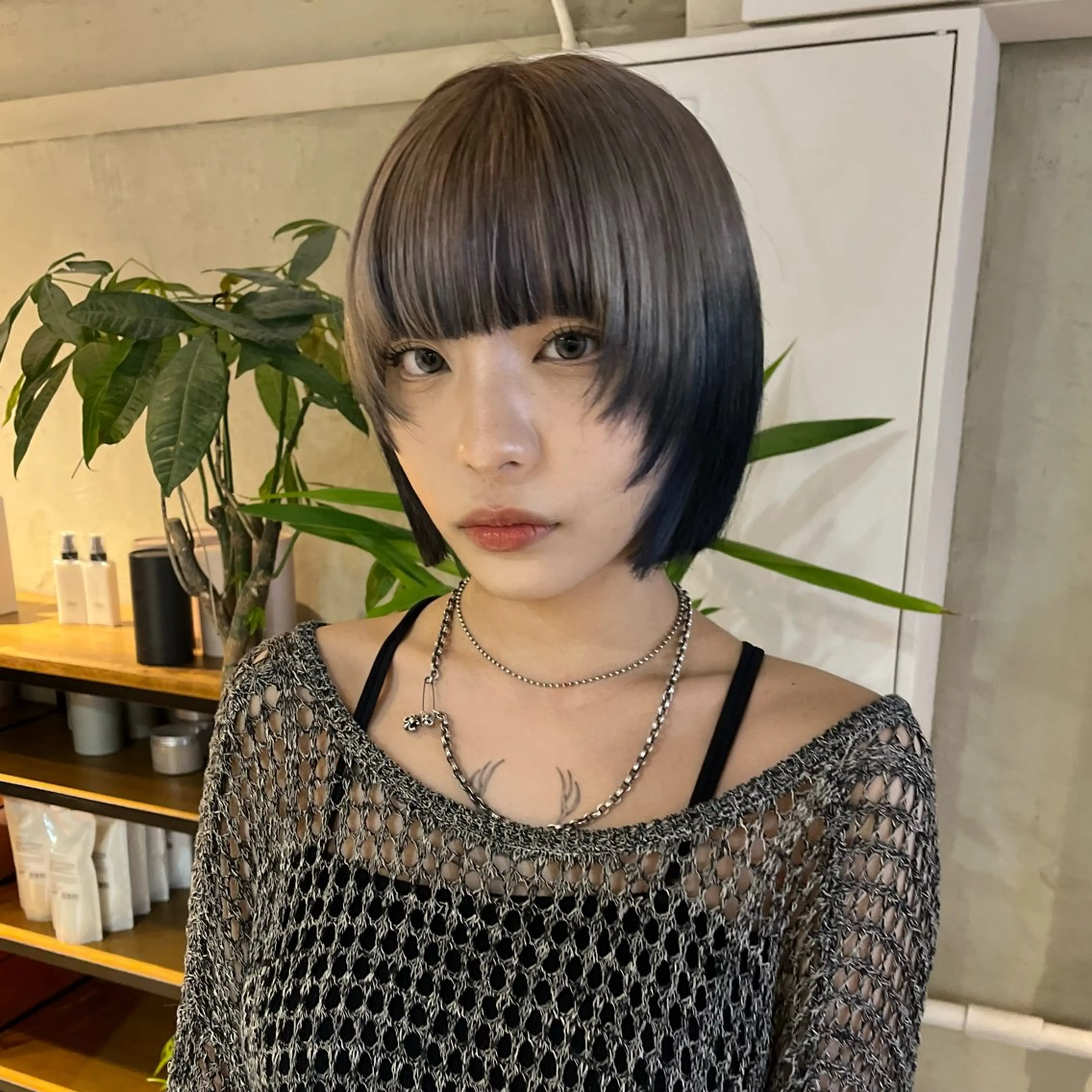 ショート カラー ヘアアレンジ ブルーカラー ネイビーカラー ヘアカラー トリートメント ボブハイトーン🦖 デザインMAMIのヘアスタイル