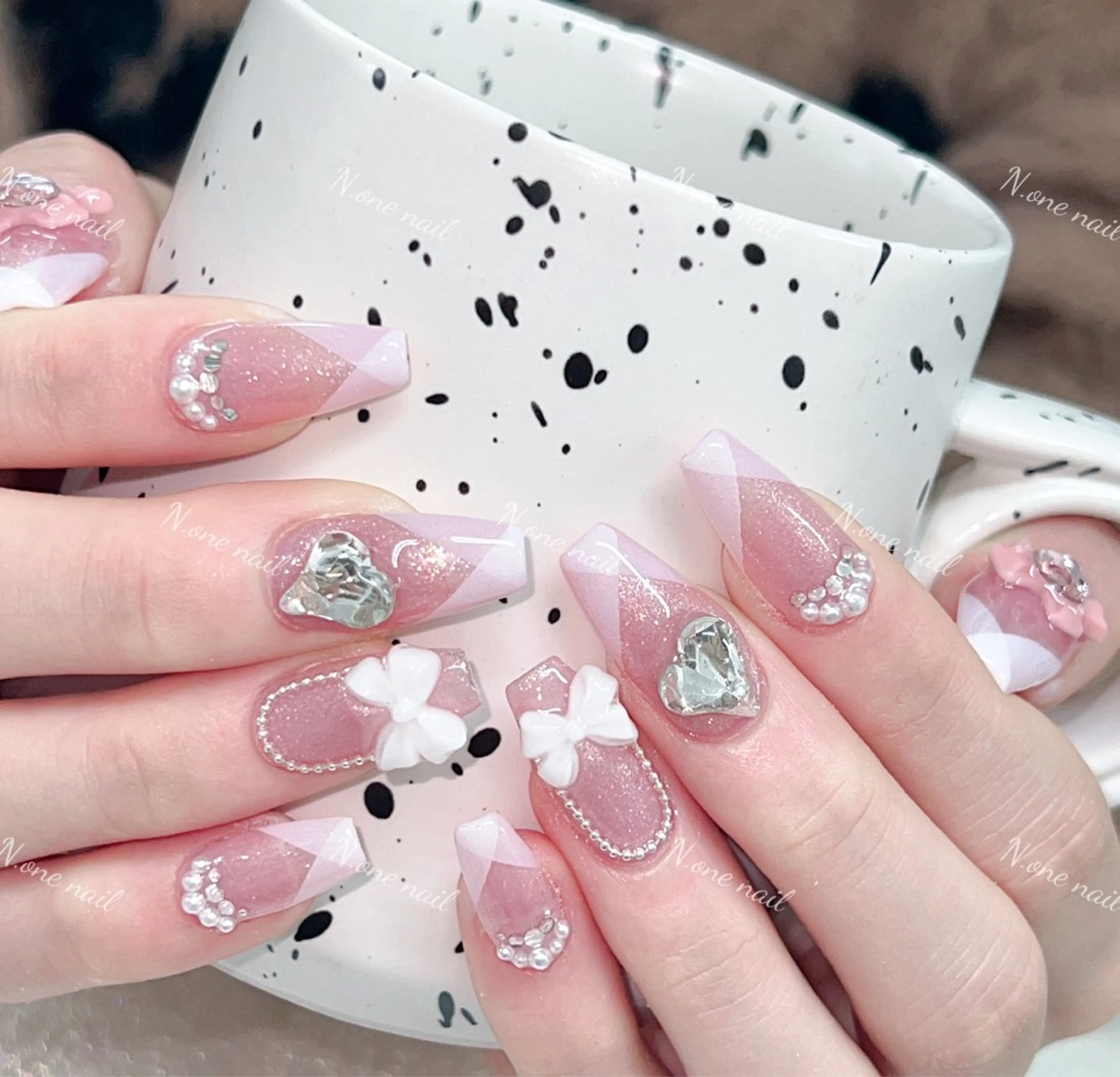 ネイル オーロラネイル フレンチネイル マグネットネイル ミラーネイル オフィスネイル N.one Miya🎀のネイルデザイン