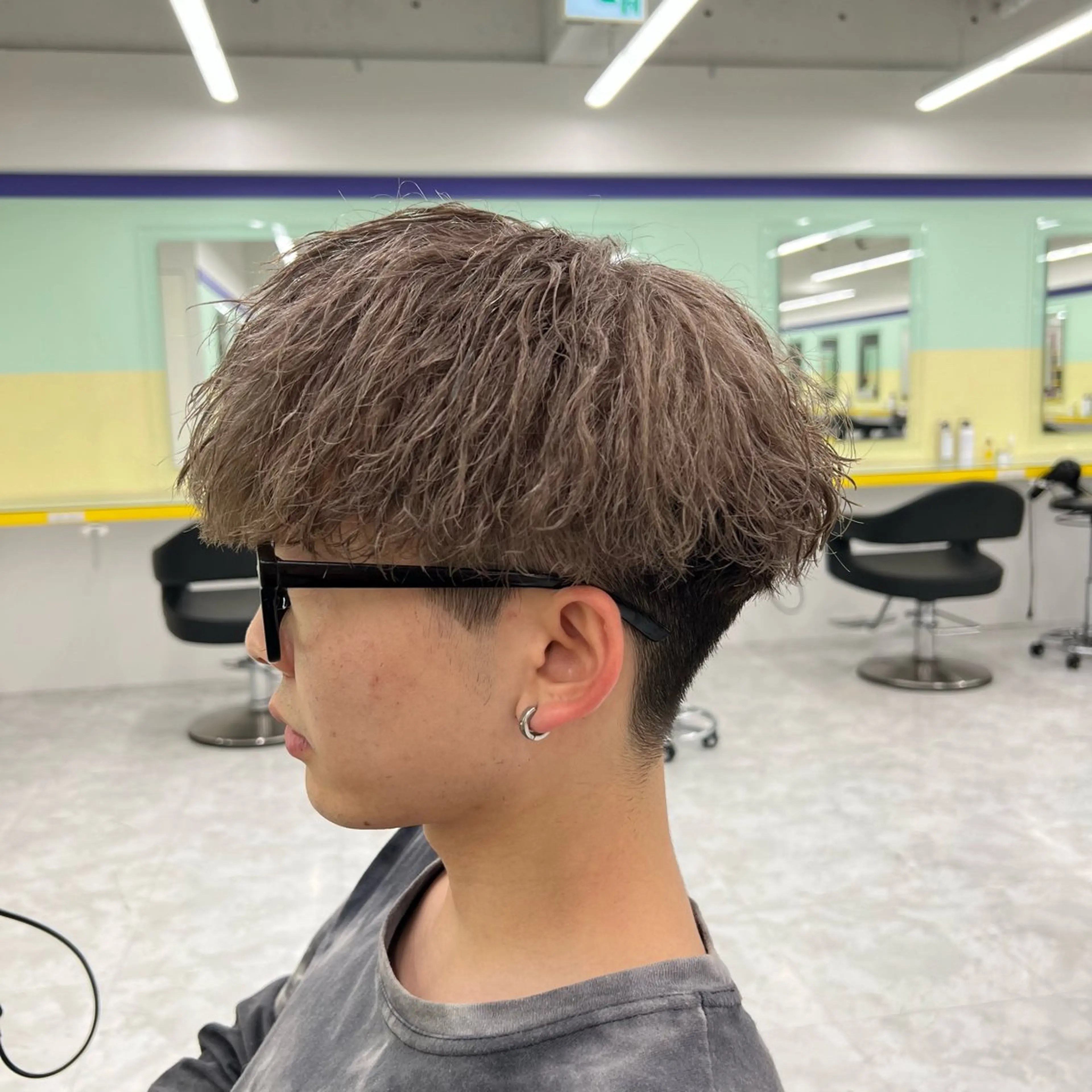 ショート カラー パーマ ヘアアレンジ メンズ キッズ メンズブリーチ メンズパーマ 波巻きパーマ ベージュカラー ブリーチ 🔷横浜1のパーマ 職人🔷将太郎のヘアスタイル