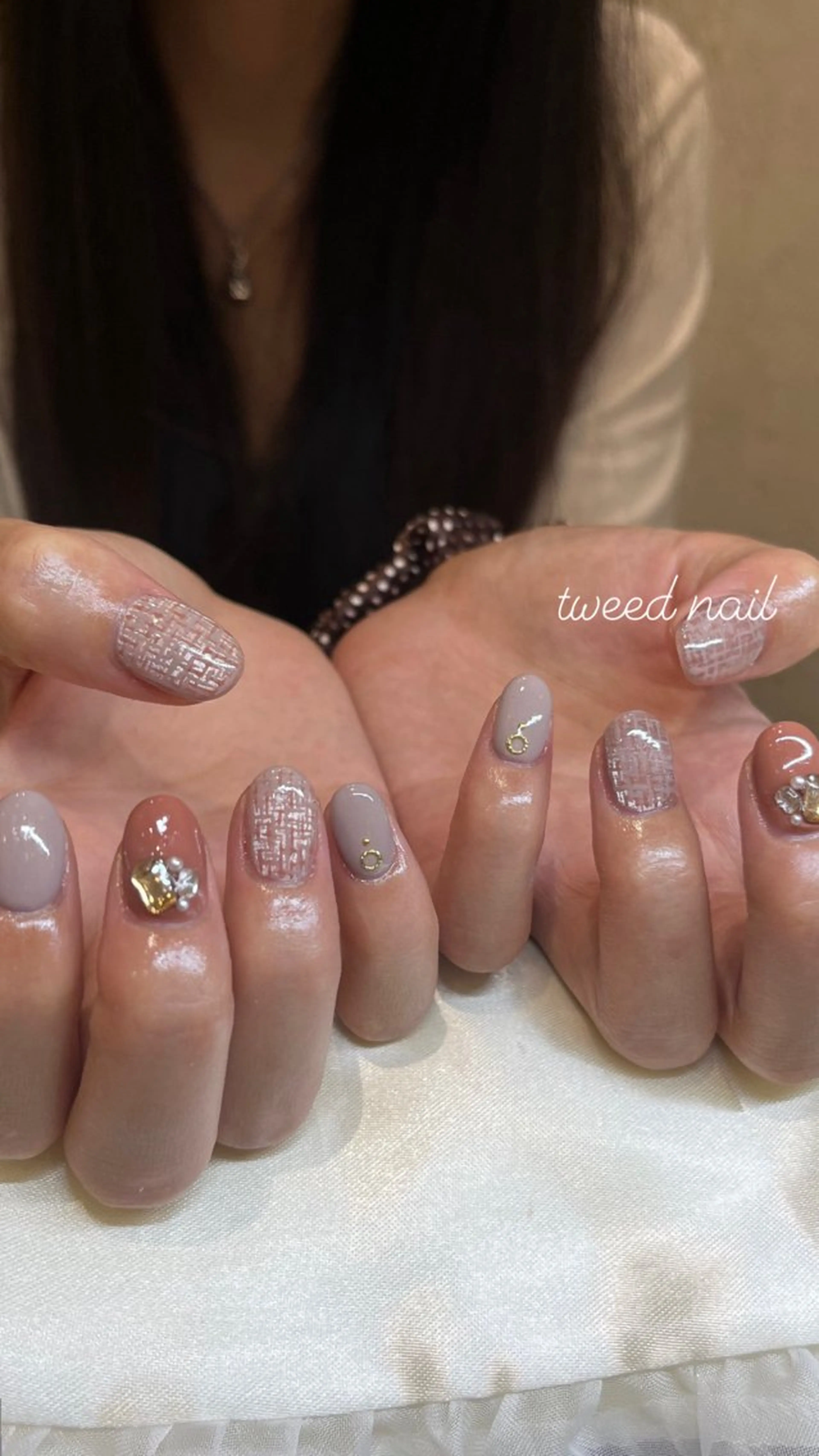 ネイル ブラウン ツイードネイル 🎀Earth chihiro🤍のネイルデザイン