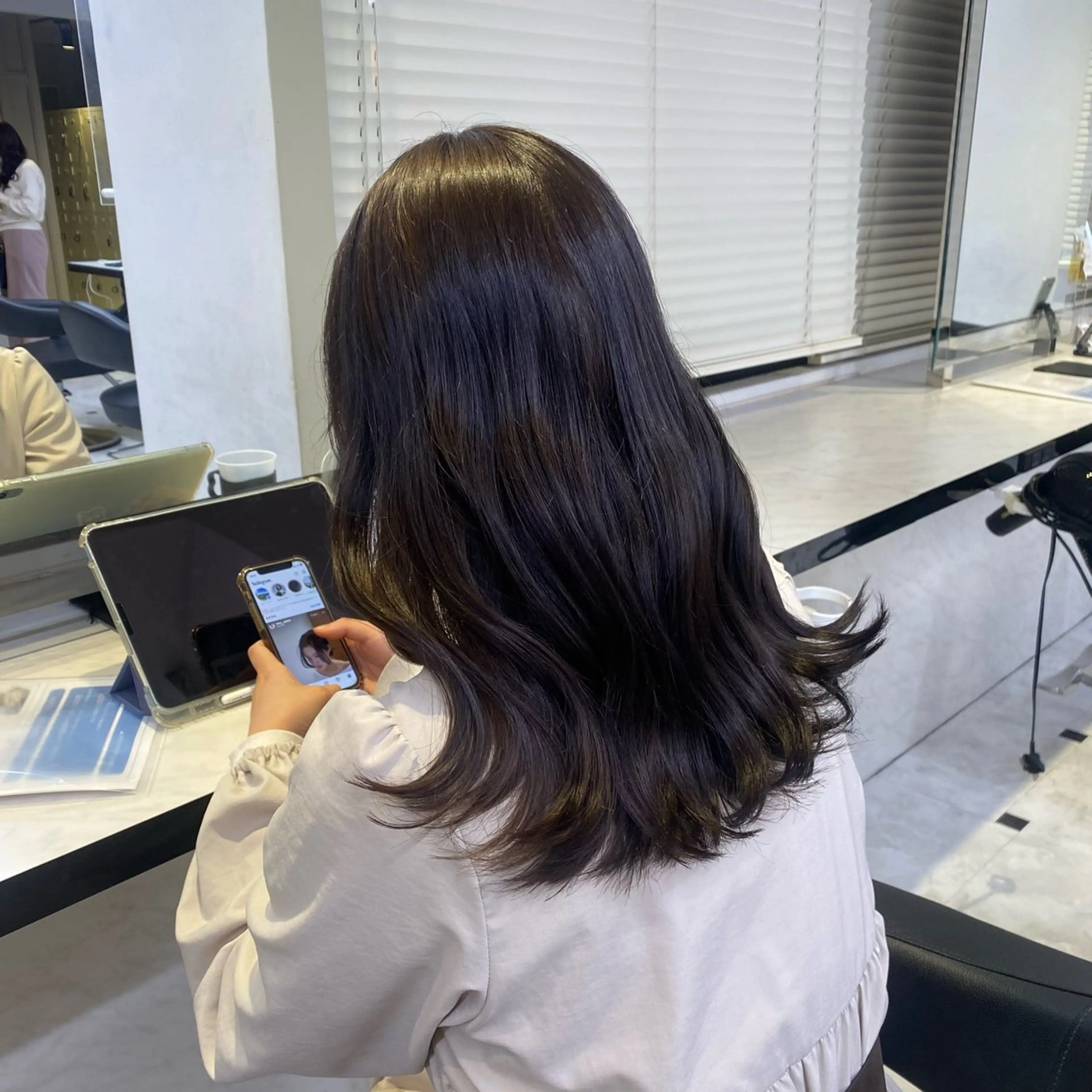 セミロング カラー グレージュ ヘアカラー トリートメント ヘッドスパ ヘアセット 透明感ベージュカラー 🪞上野🪞AIのヘアスタイル