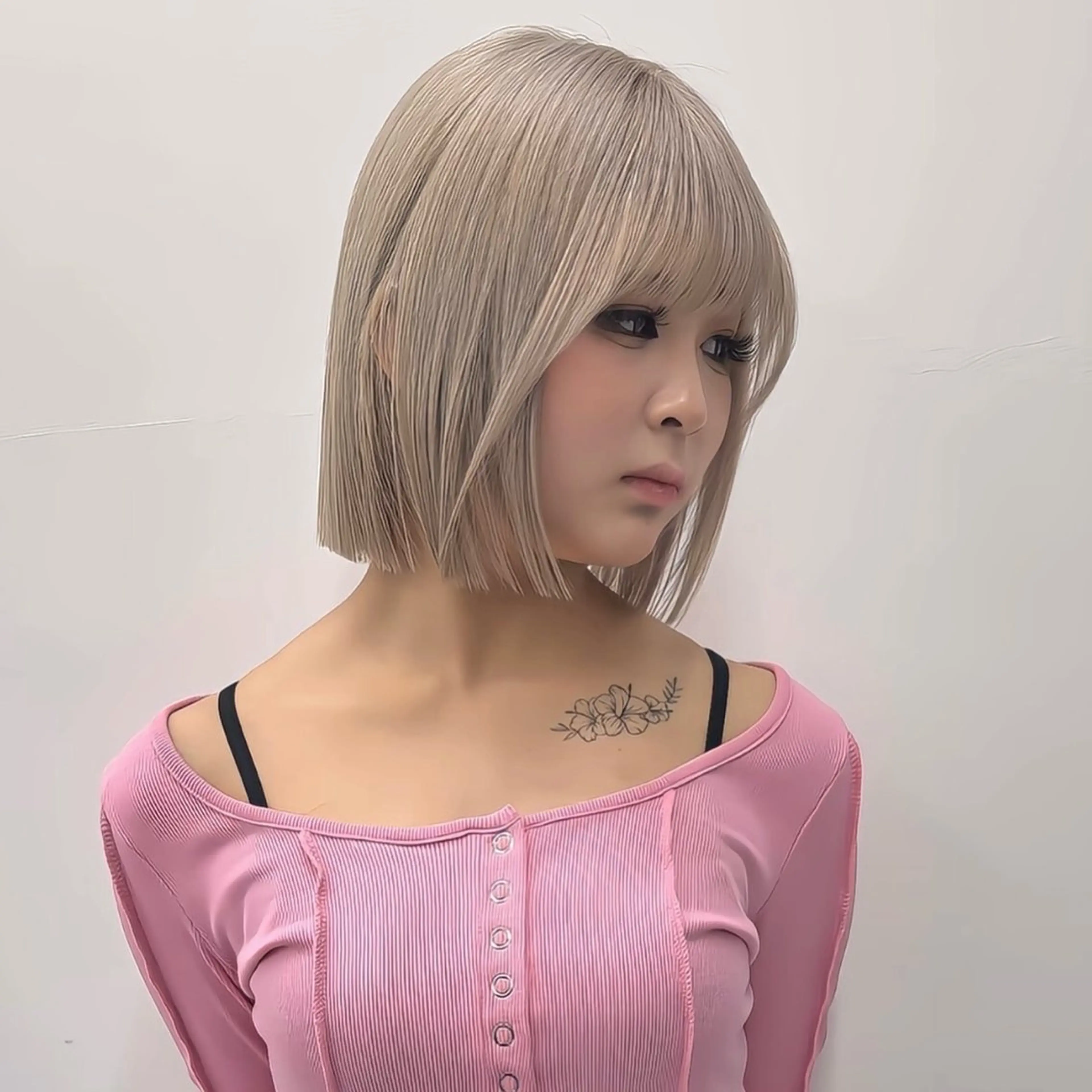 ショート カラー ベージュカラー ブリーチ ケアブリーチ デザインカラー ハイトーンカラー ヘアカラー トリートメント ブリーチなしピンク 赤井龍斗のヘアスタイル