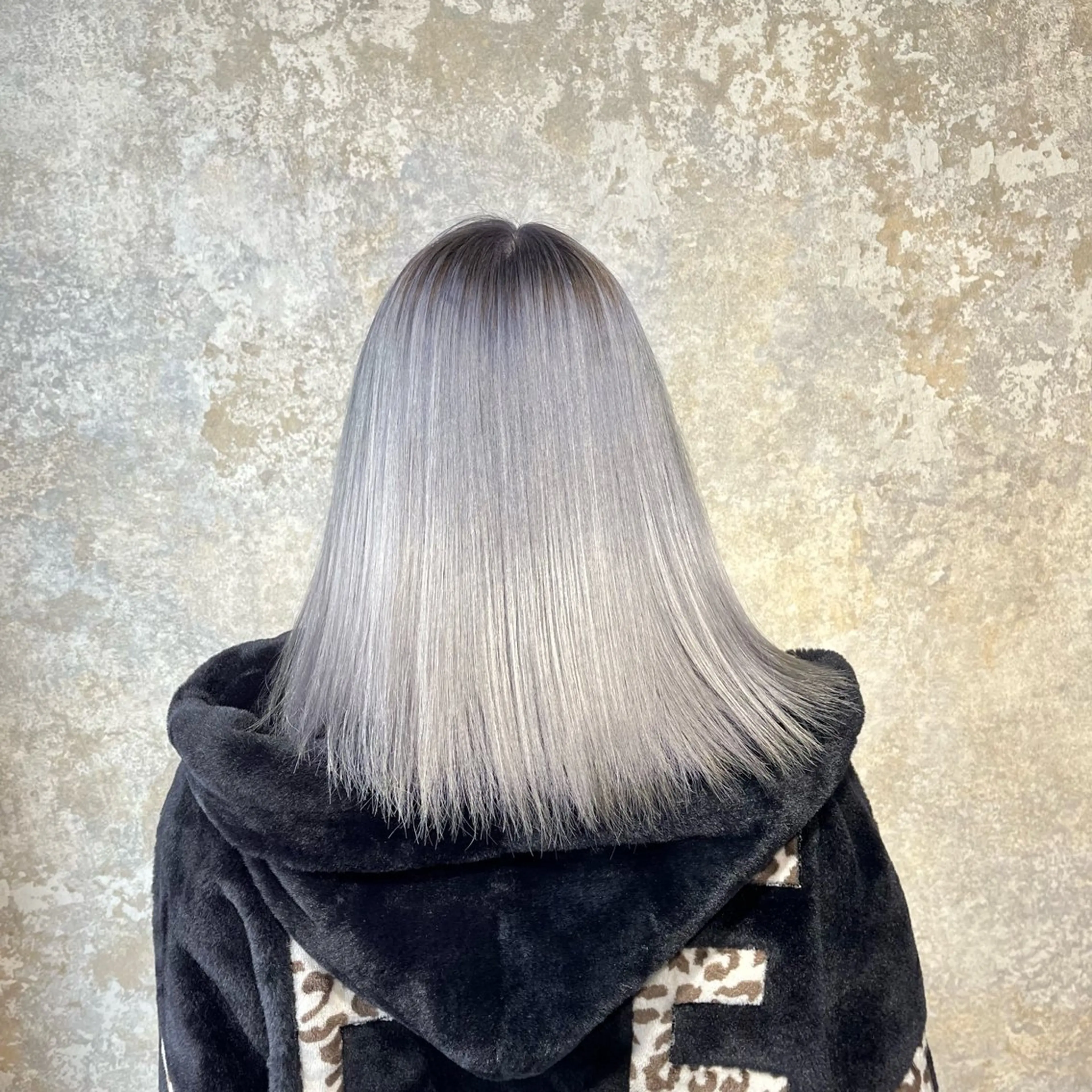 ミディアム カラー ブリーチ ケアブリーチ デザインカラー ハイトーンカラー シルバー 編み込みエクステ/ ハイトーン りょすけのヘアスタイル