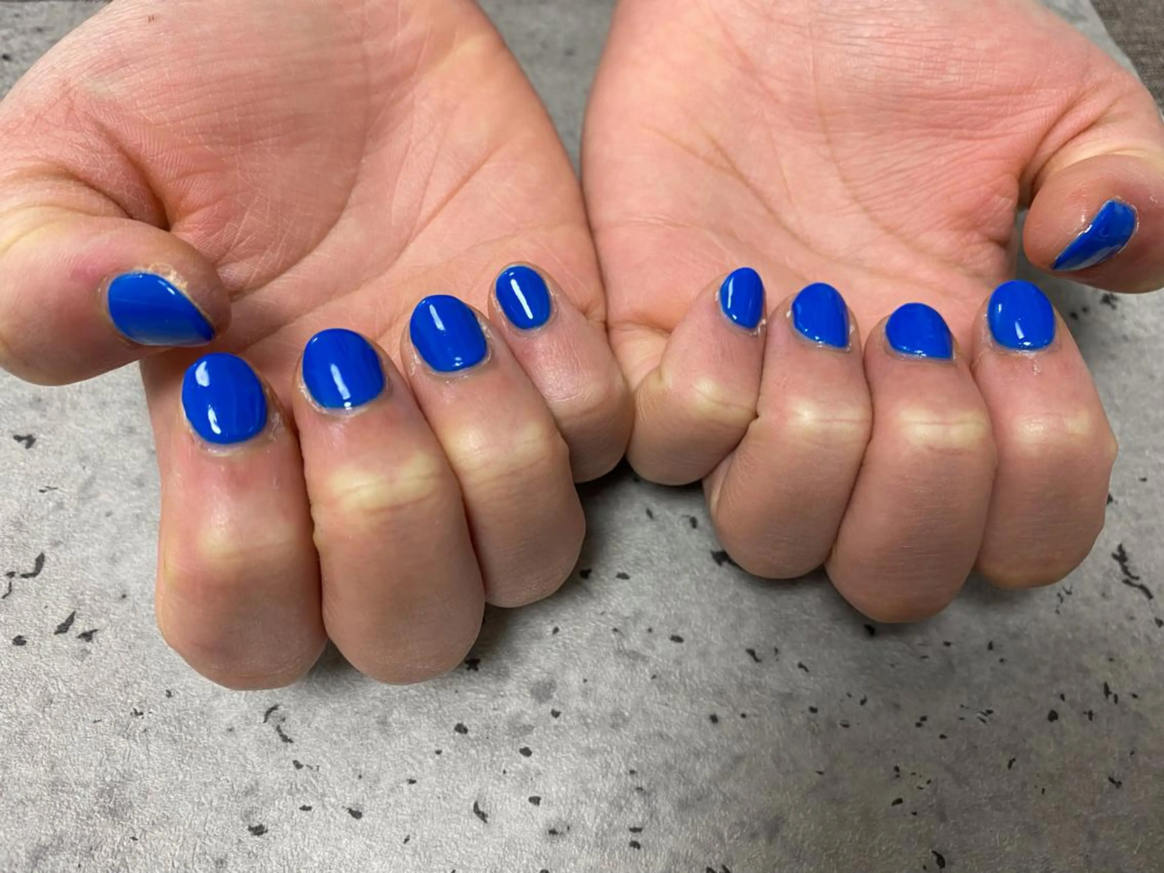 ネイル ブルー ワンカラーネイル ハンドネイル mogunail &blowのネイルデザイン