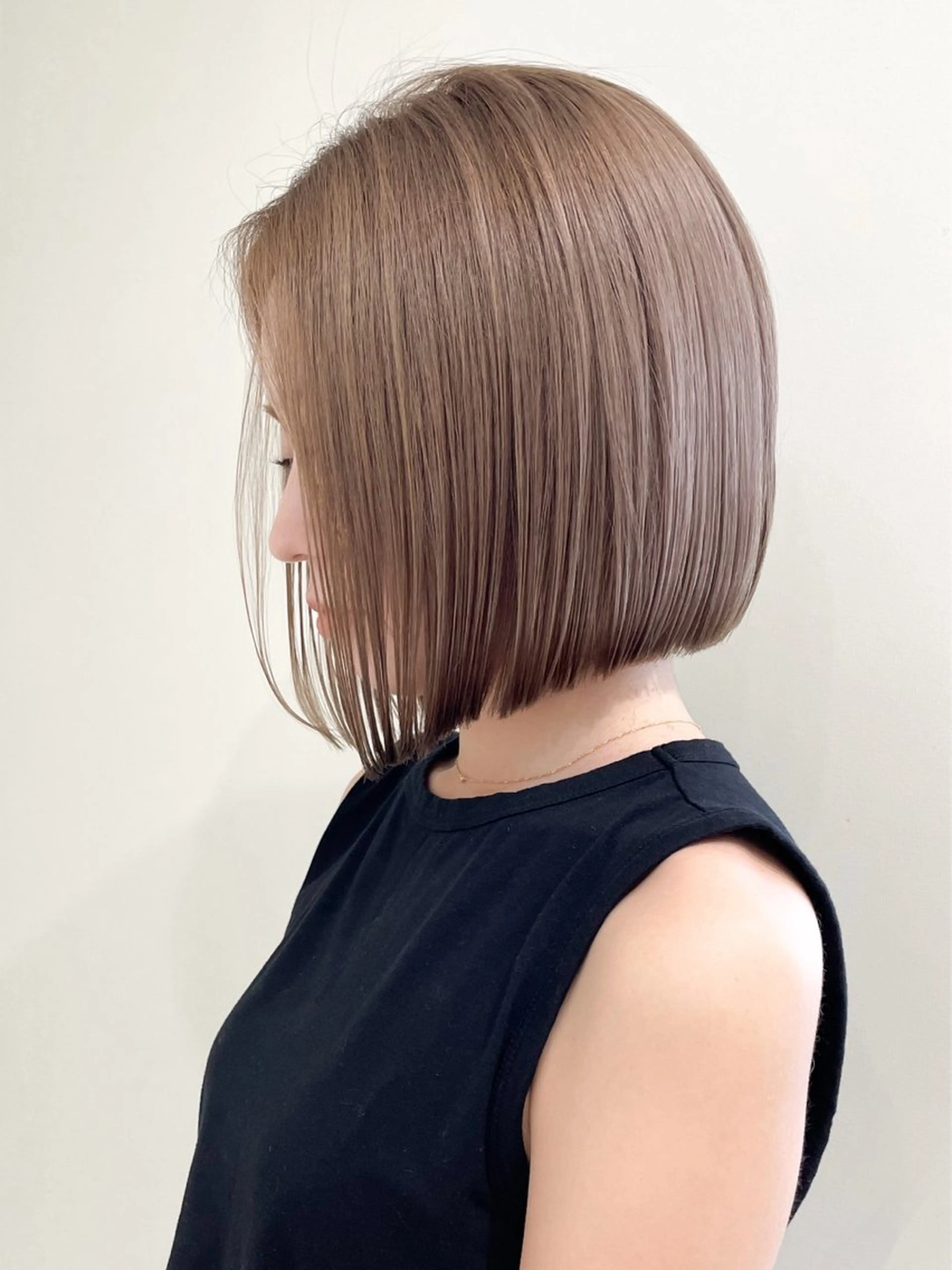 ショート カラー ベージュカラー ブラウンカラー ブラウンベージュ 透明感カラー 小顔ボブ jilblanカホのヘアスタイル