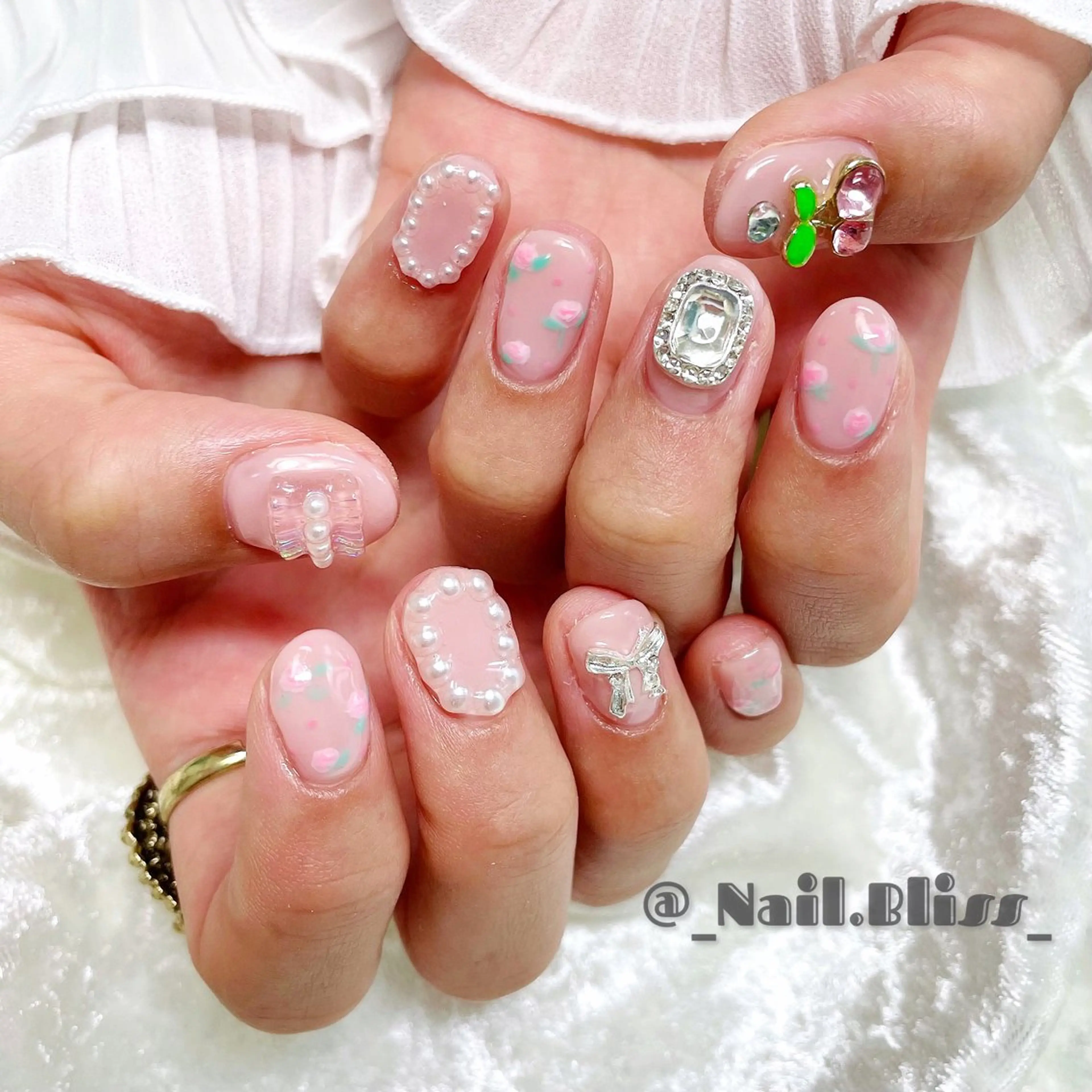 ネイル ガーリー ハンドネイル NAIL BLISSのネイルデザイン