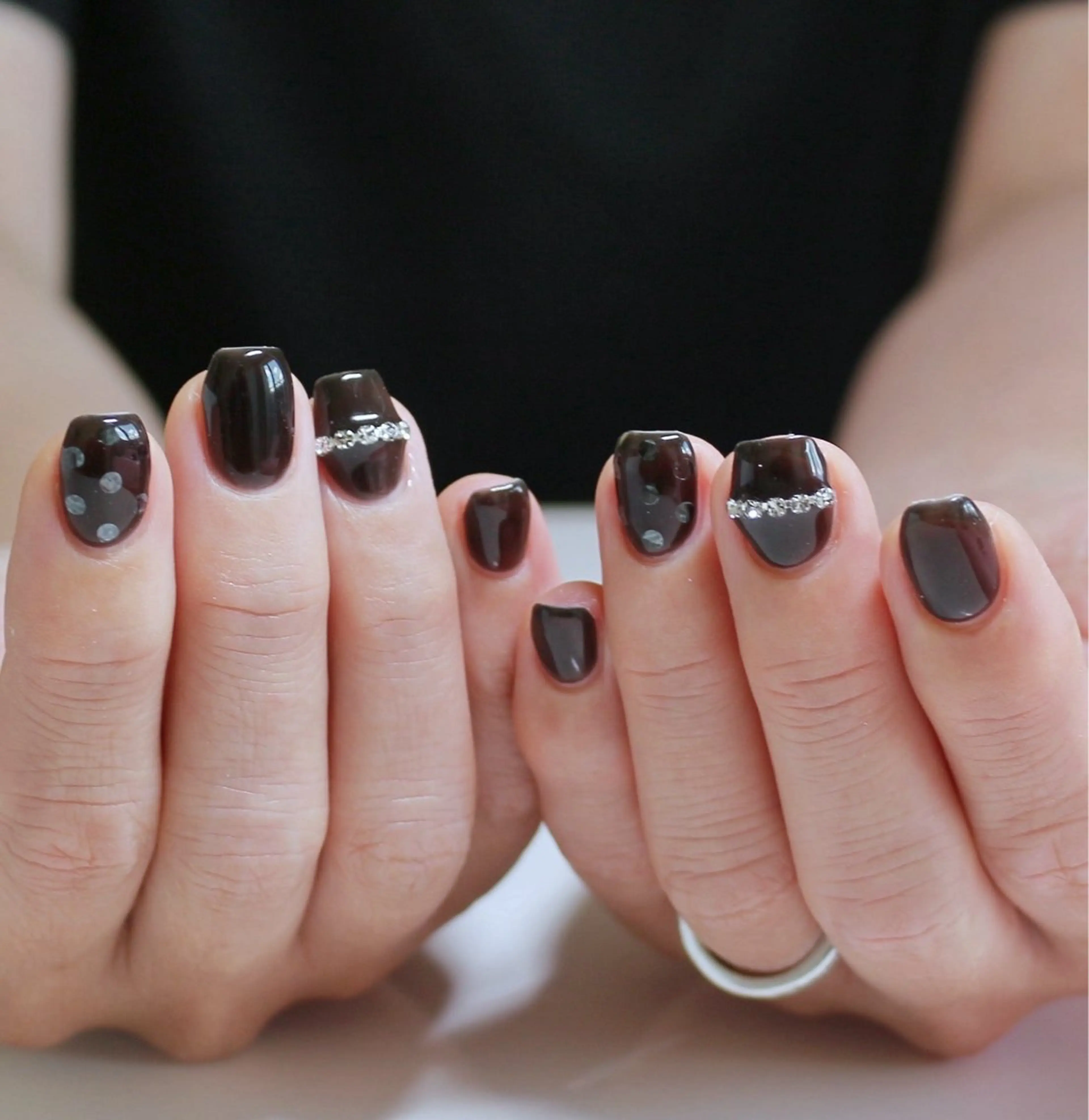 ネイル ドット ホログラムネイル 韓国ネイル ワンホンネイル ハンドネイル Baku Nailsのネイルデザイン