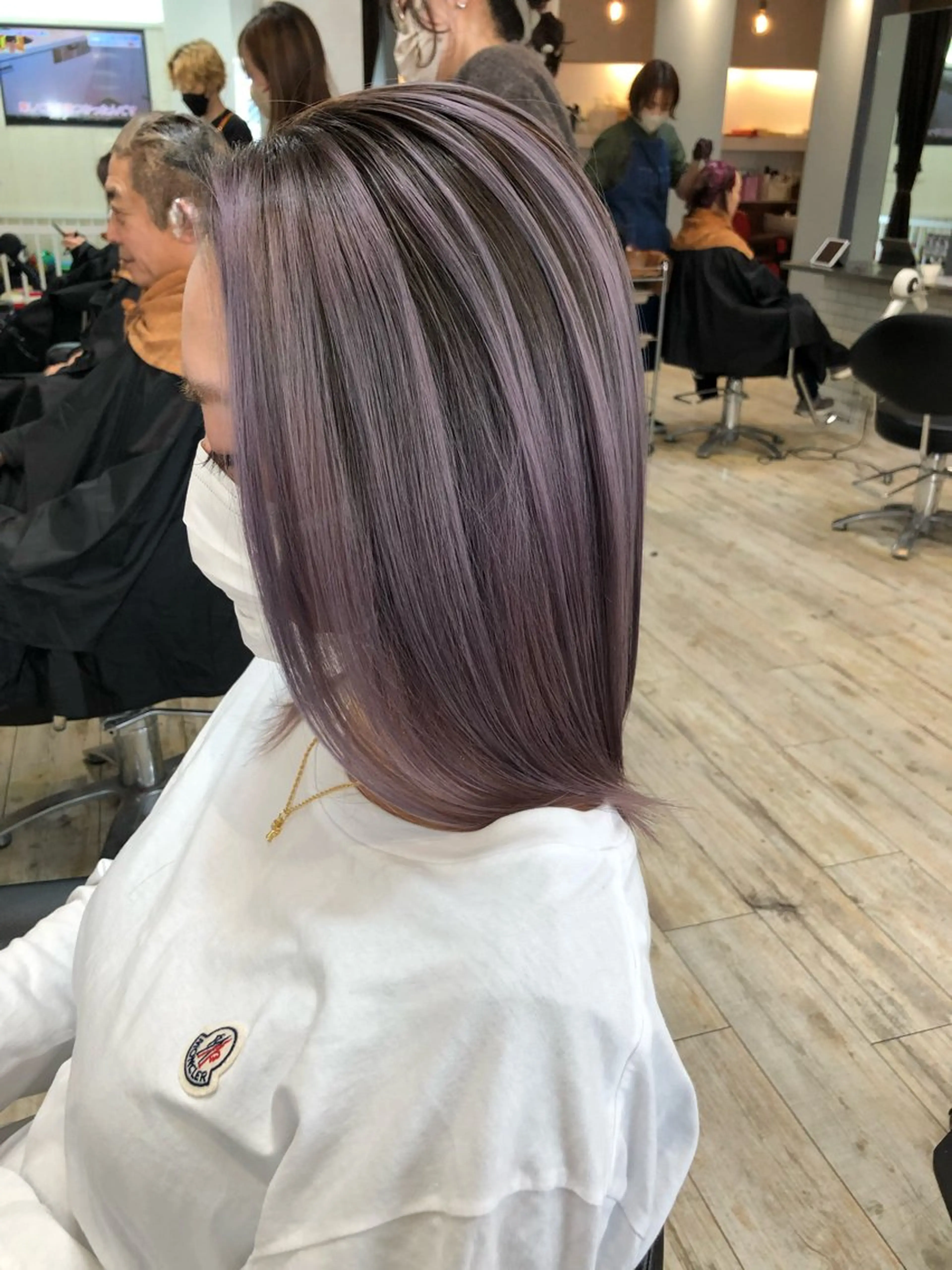 ミディアム カラー バレイヤージュ パープルカラー レイヤーカット レイヤーブリーチ特化 ホワイト専門/岸のヘアスタイル