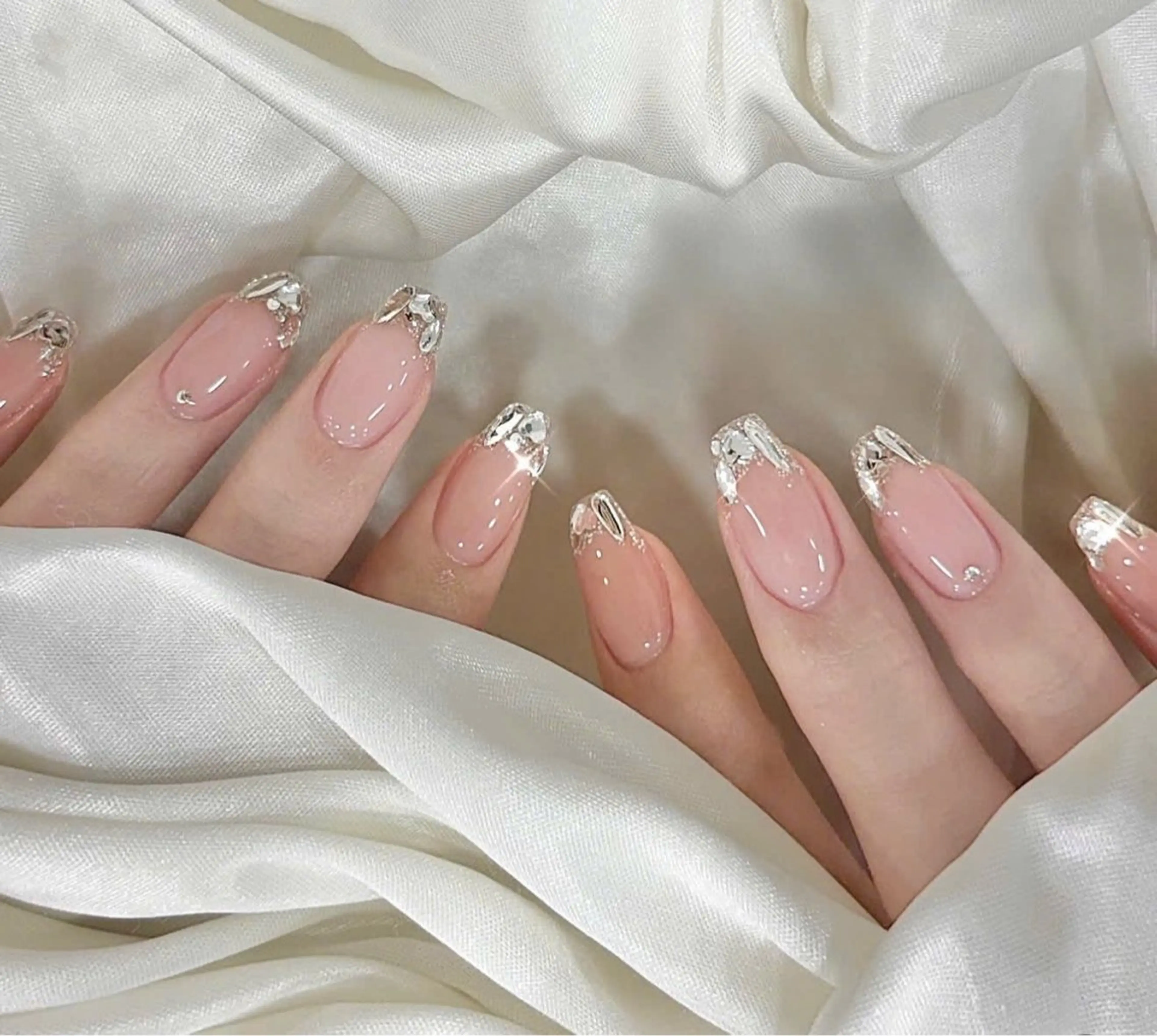 ネイル フレンチネイル キラキラネイル マグネットネイル ミラーネイル ニュアンスネイル Tira Nailのネイルデザイン