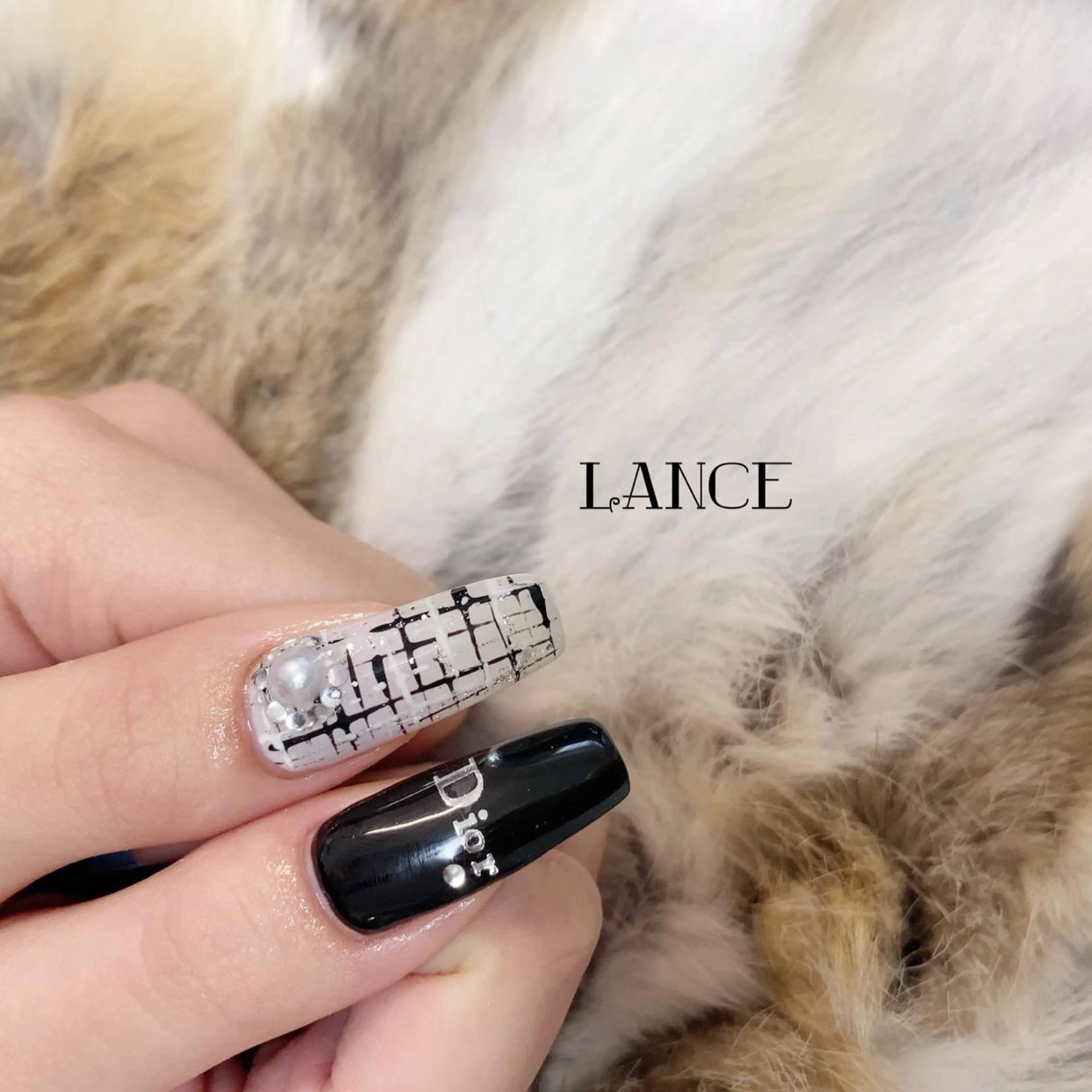 ミディアム ネイル オーロラネイル マグネットネイル ワンホンネイル 冬ネイル ハンドネイル Lance nailのネイルデザイン