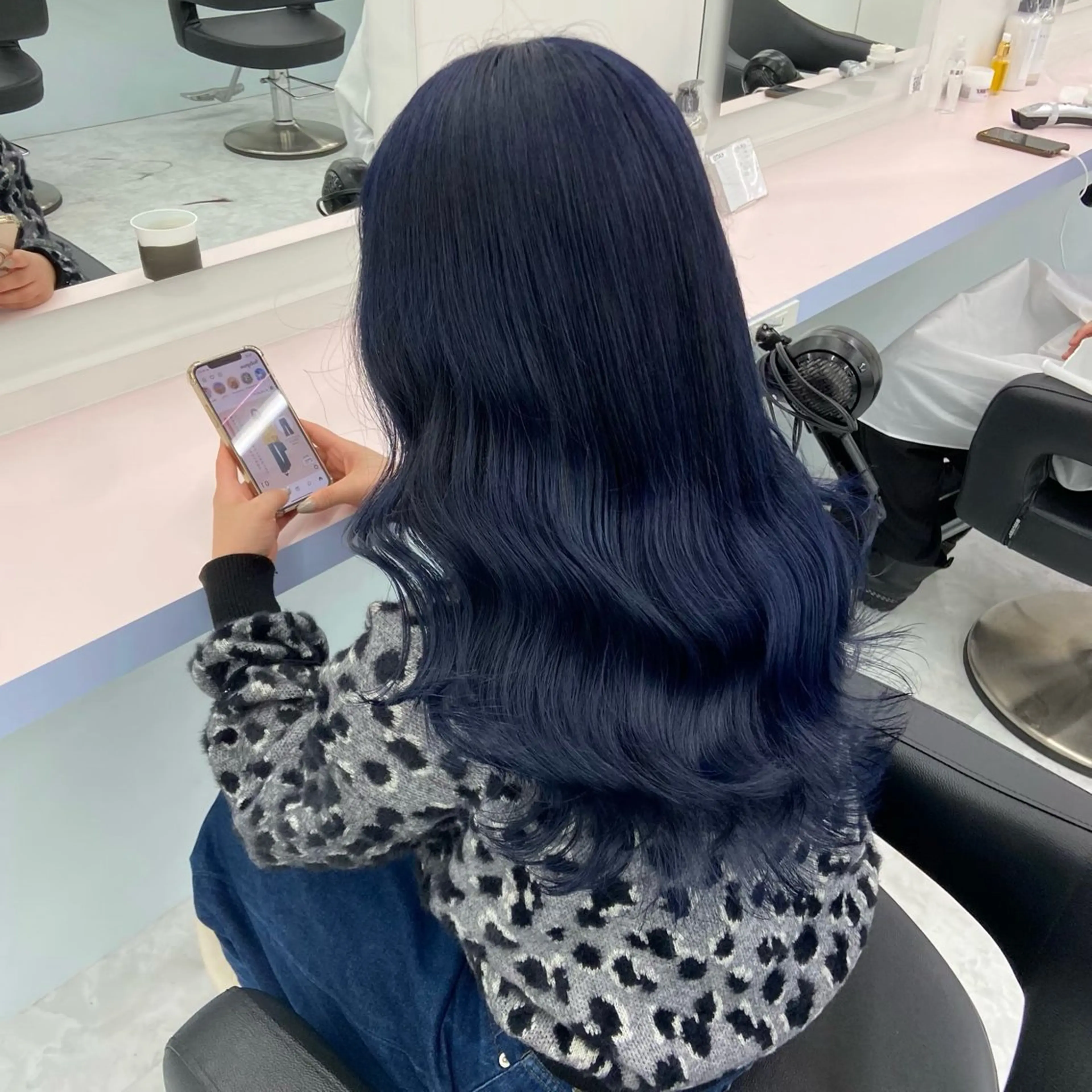 ロング カラー パーマ ヘアアレンジ 透明感ブリーチカラー 🌈TOMOHIROのヘアスタイル