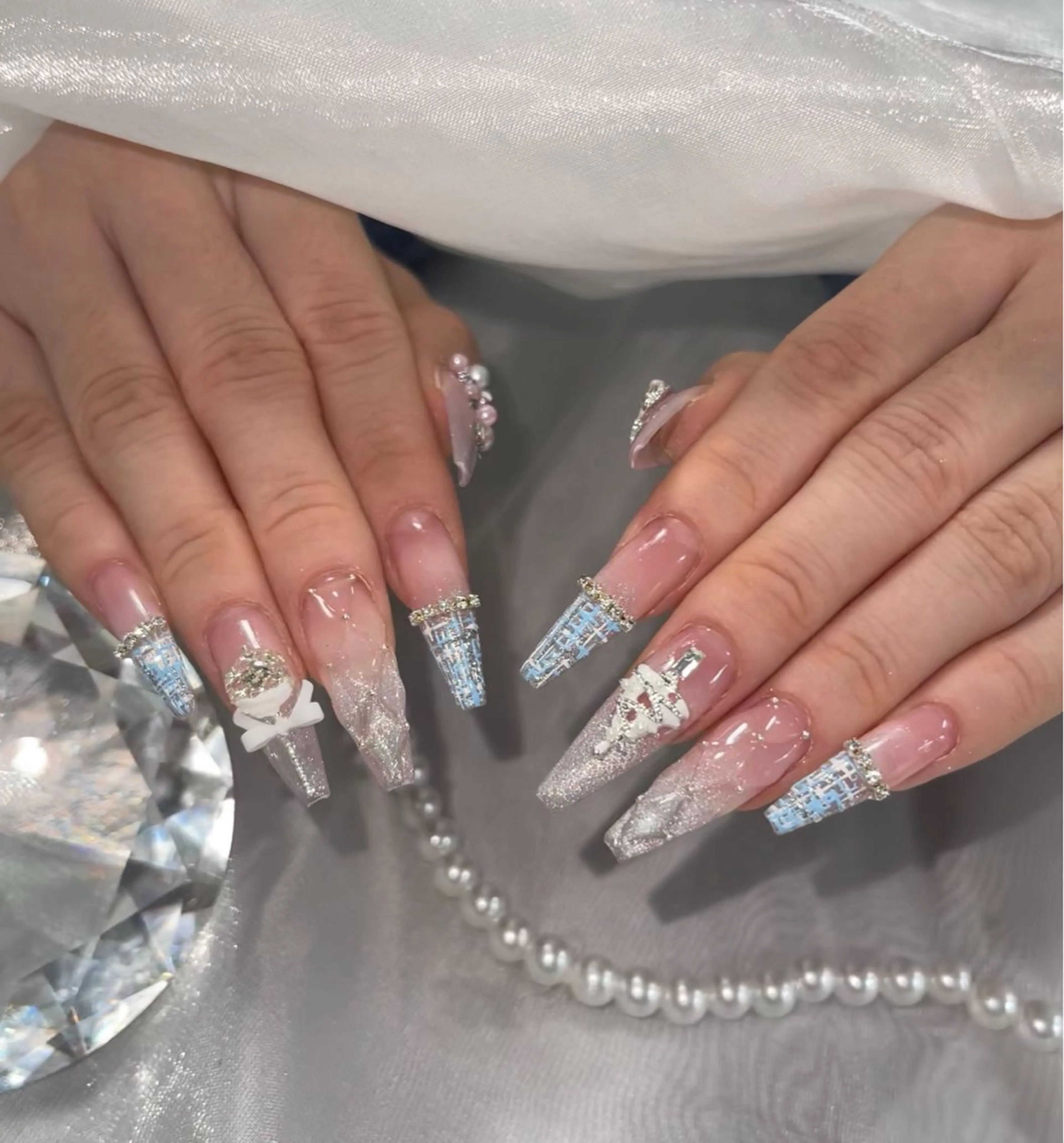 ネイル オーロラネイル クリアネイル 成人式 フラッシュネイル ジェルネイル ハンドネイル Amee Nail Salonのネイルデザイン